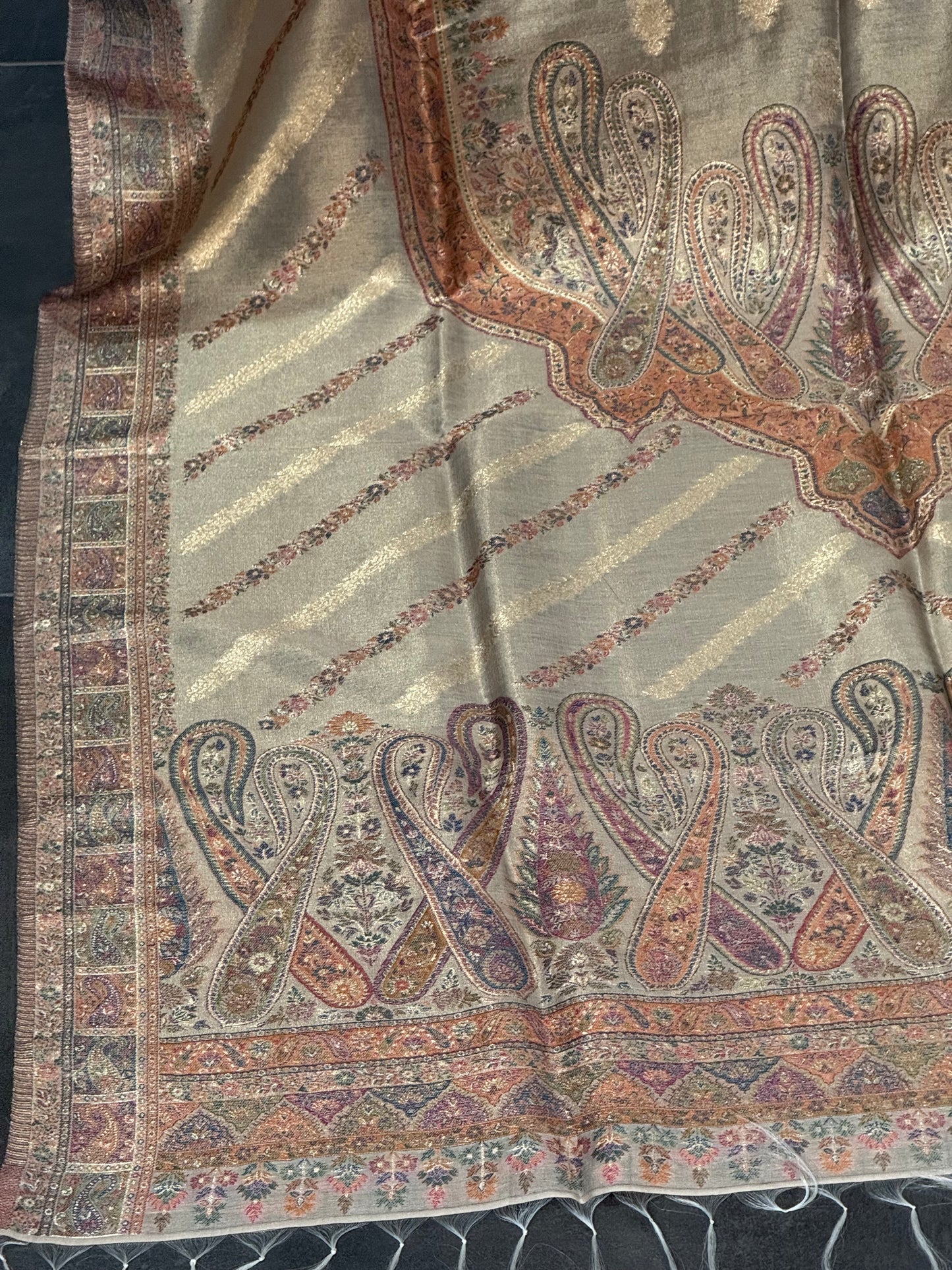 REGAL LOOM