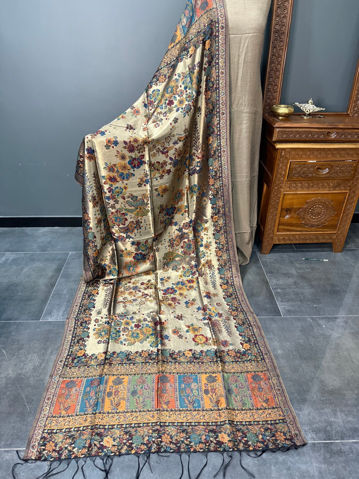 REGAL LOOM SHAHI RESHAM