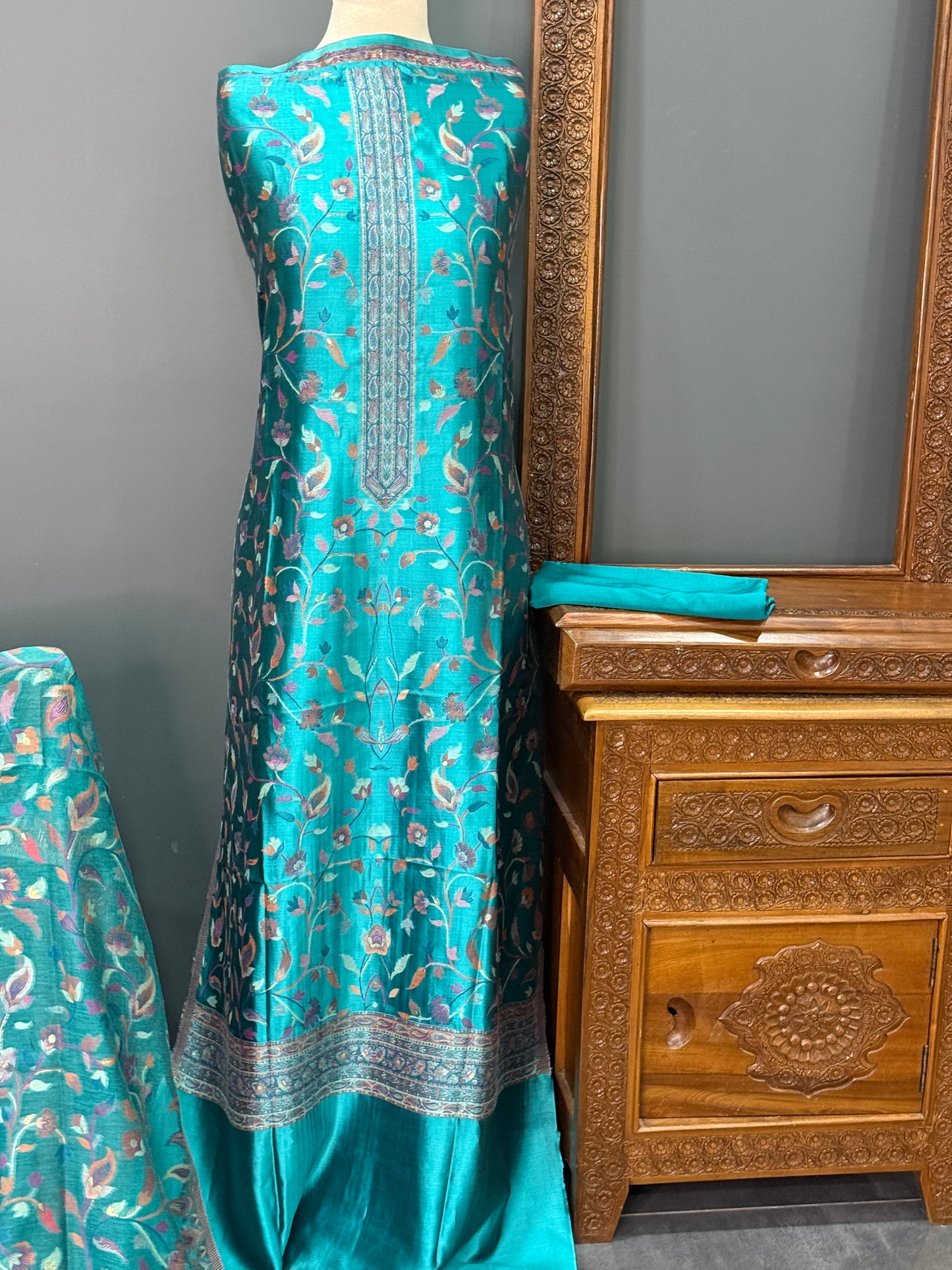 REGAL LOOM
