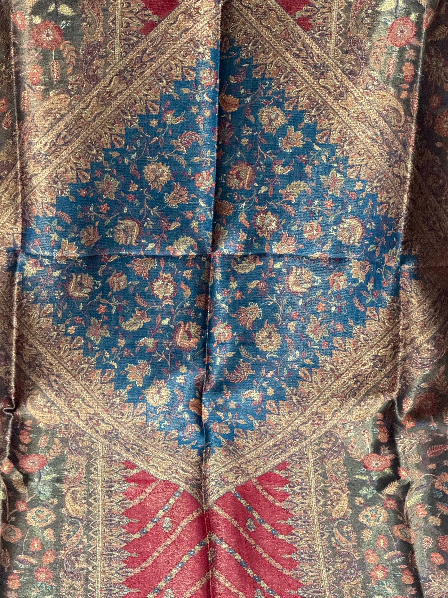 REGAL LOOM