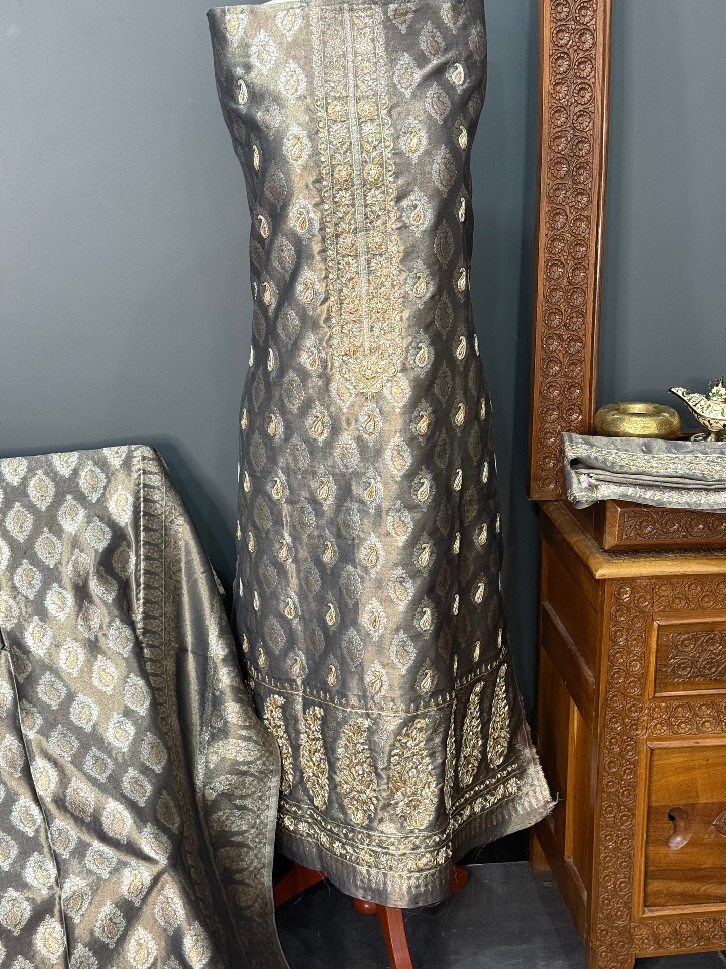REGAL LOOM