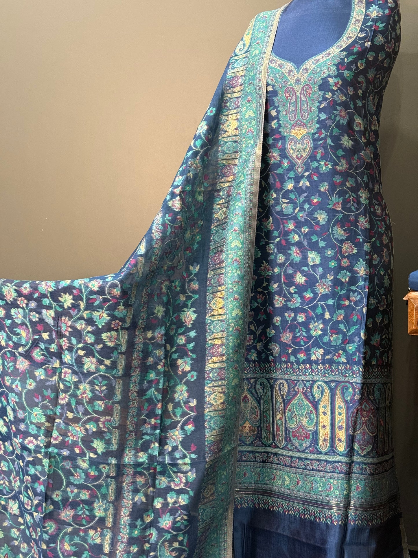 REGAL LOOM