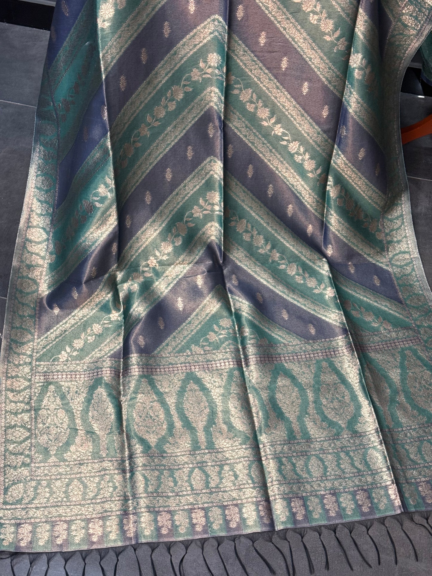 REGAL LOOM