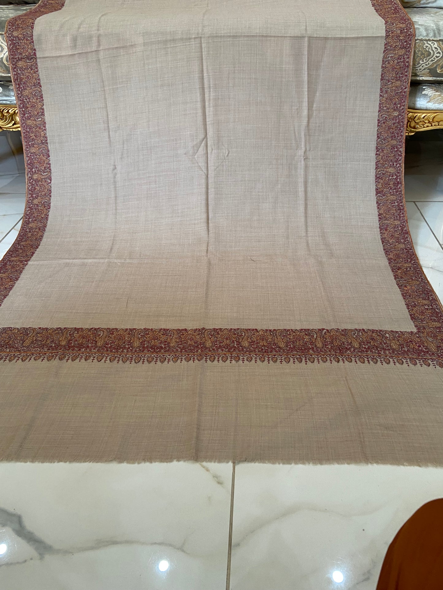 Toosh pashmina sui 4 side embroidered boarder