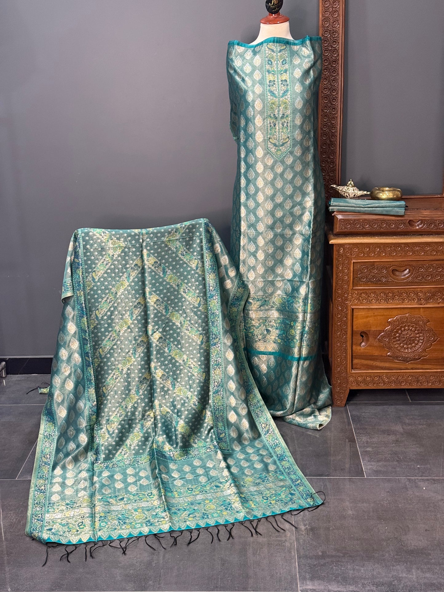 REGAL LOOM