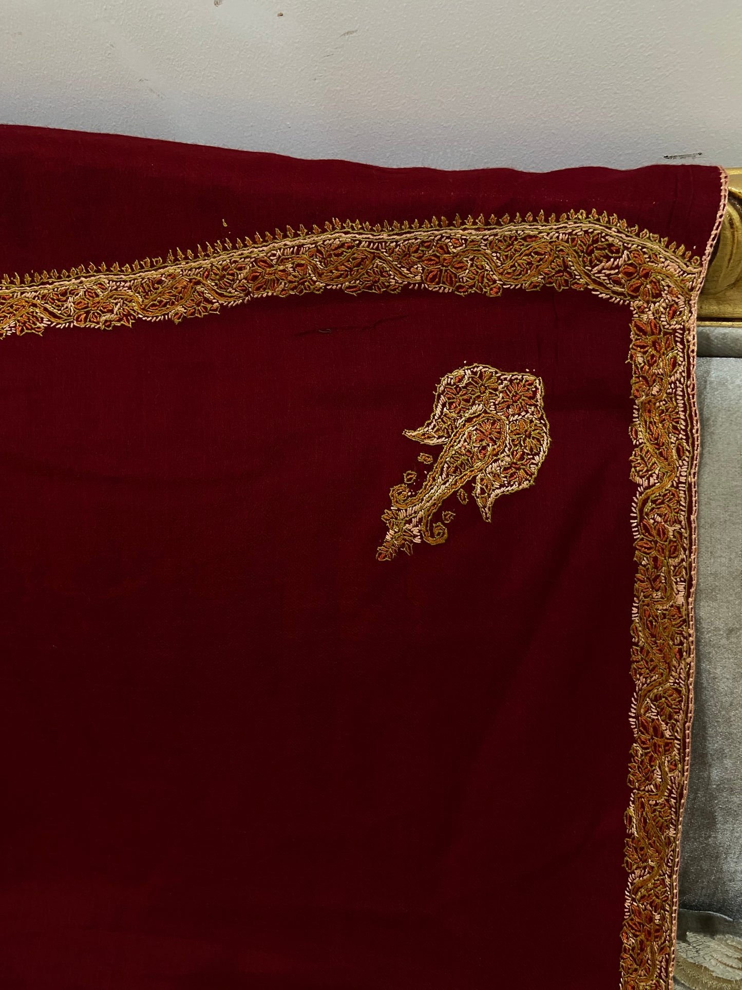 Toosh pashmina sui 4 side embroidered boarder