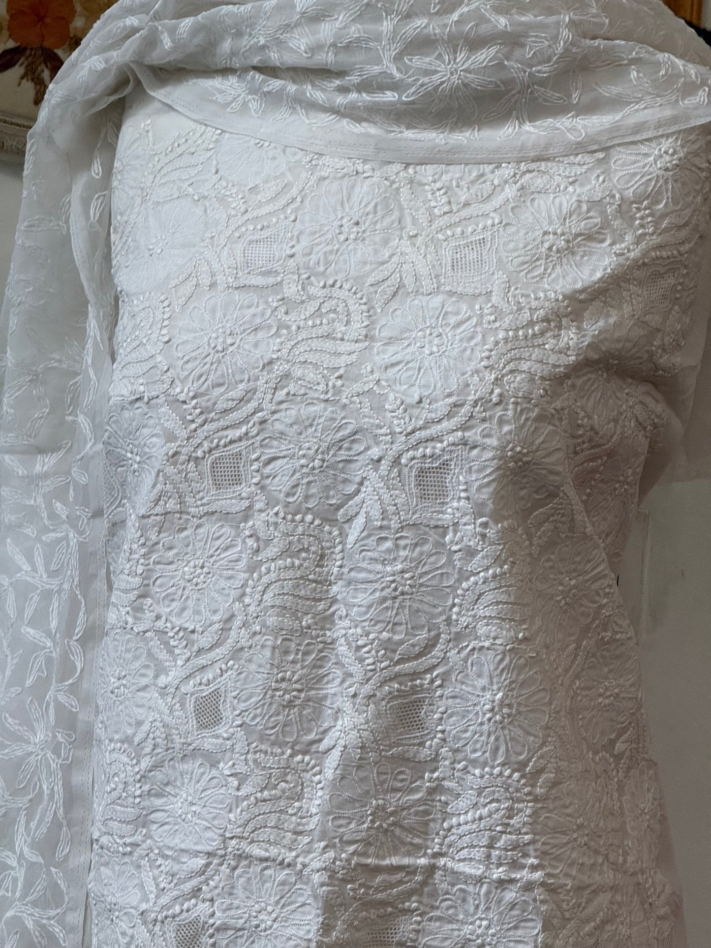 Soft cotton lawn  kurta with chiffon duppata hand work