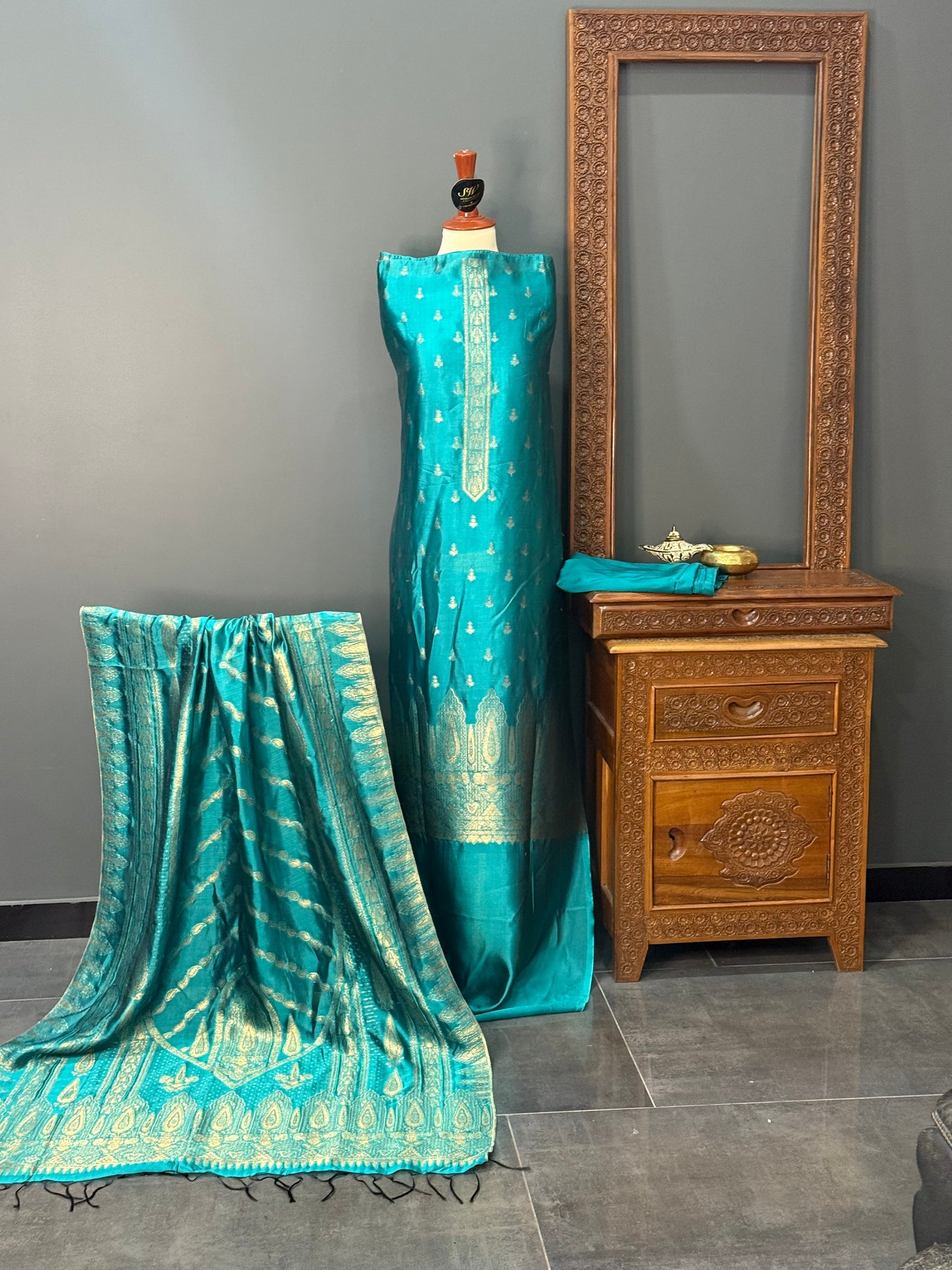 REGAL LOOM