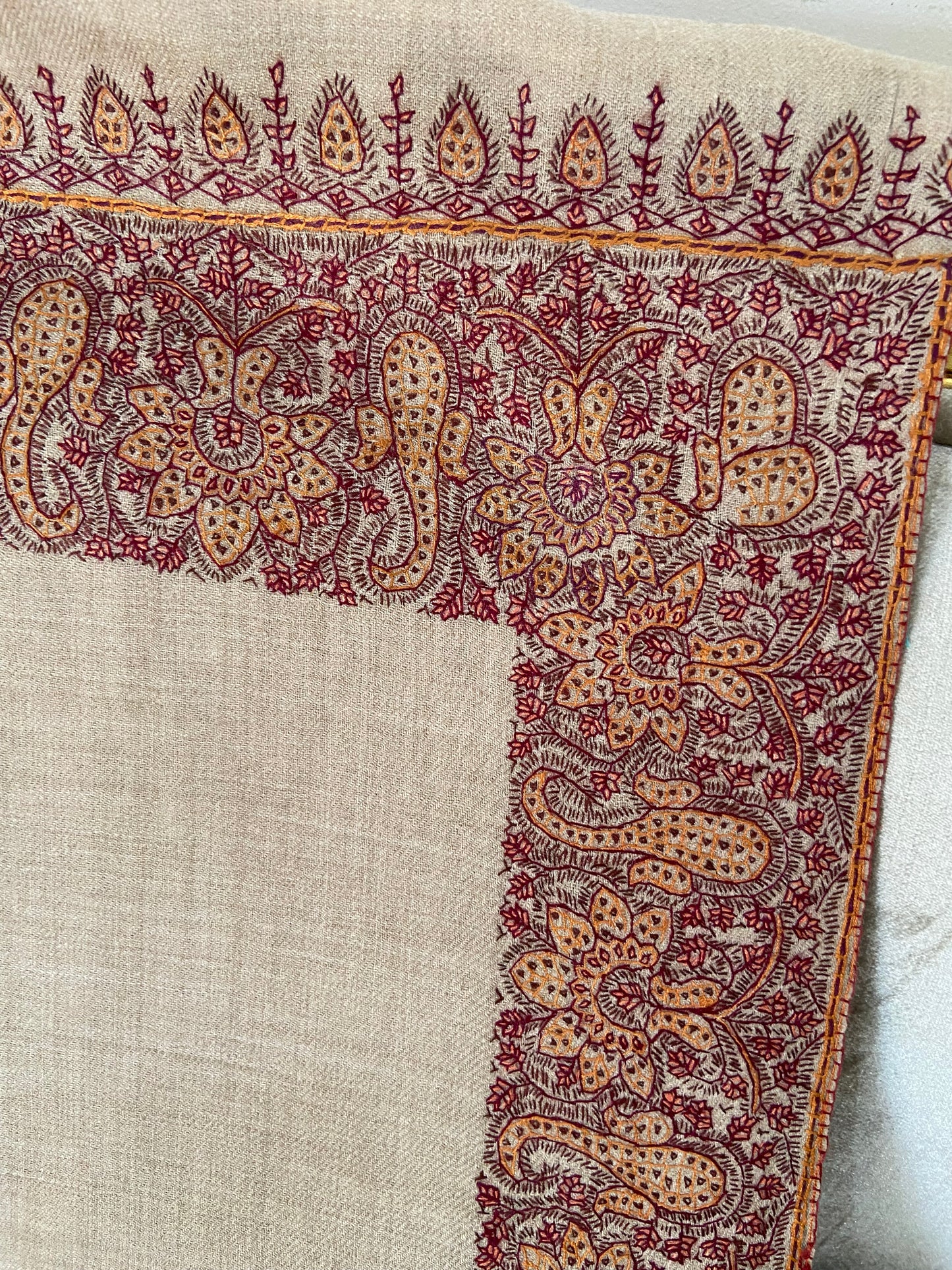 Toosh pashmina sui 4 side embroidered boarder