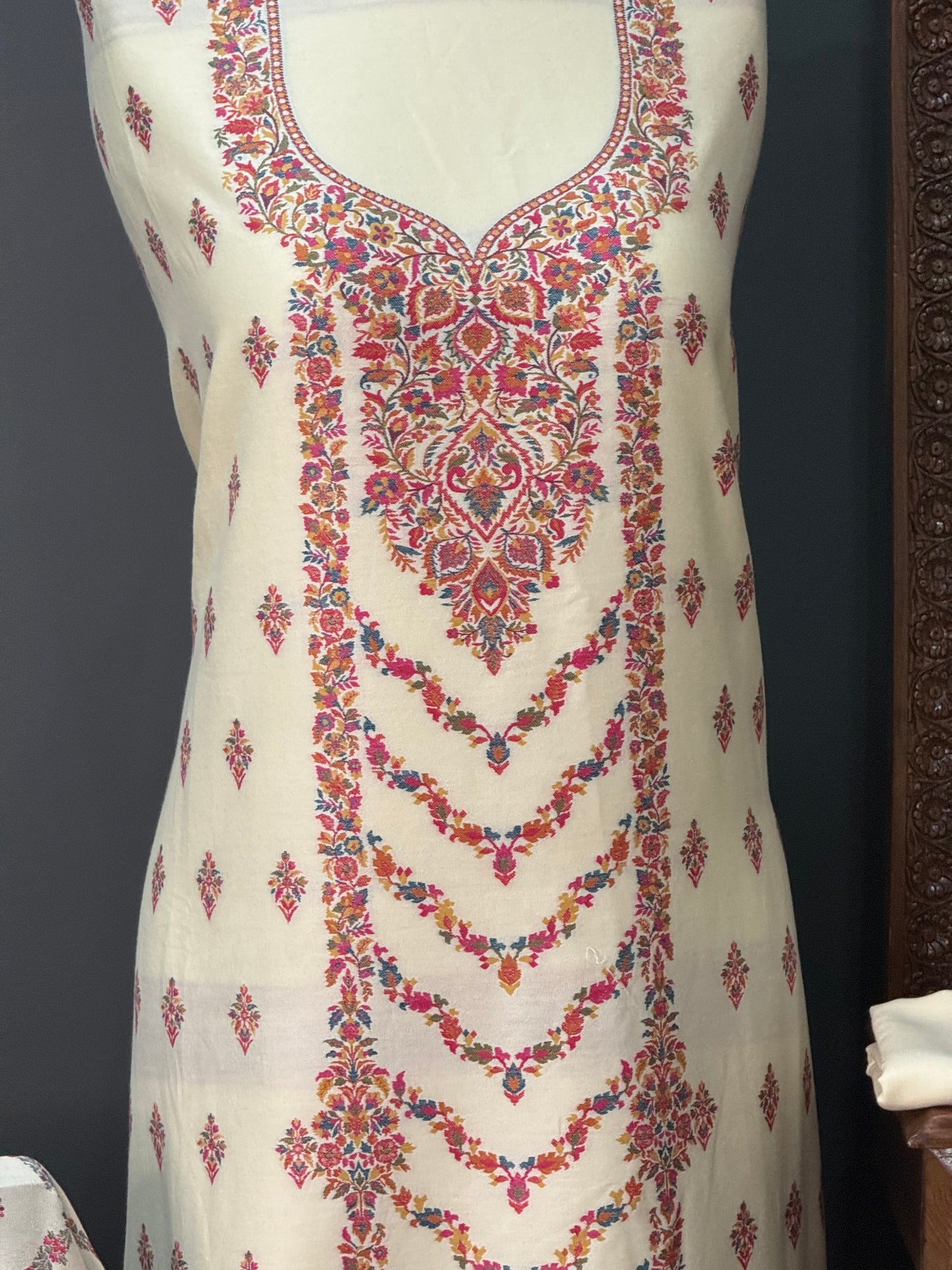 KANI PASHMINA SUIT
