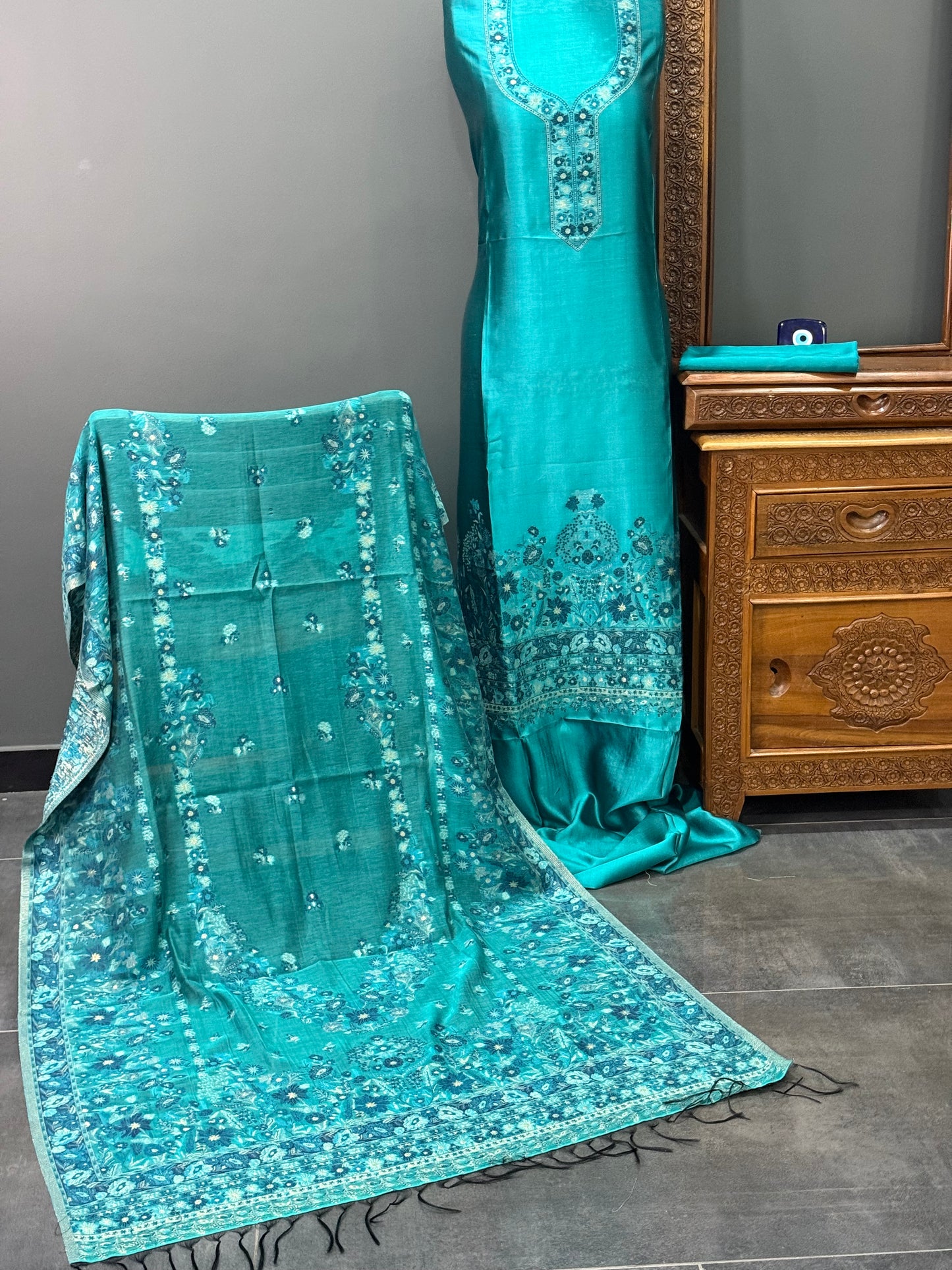 REGAL LOOM