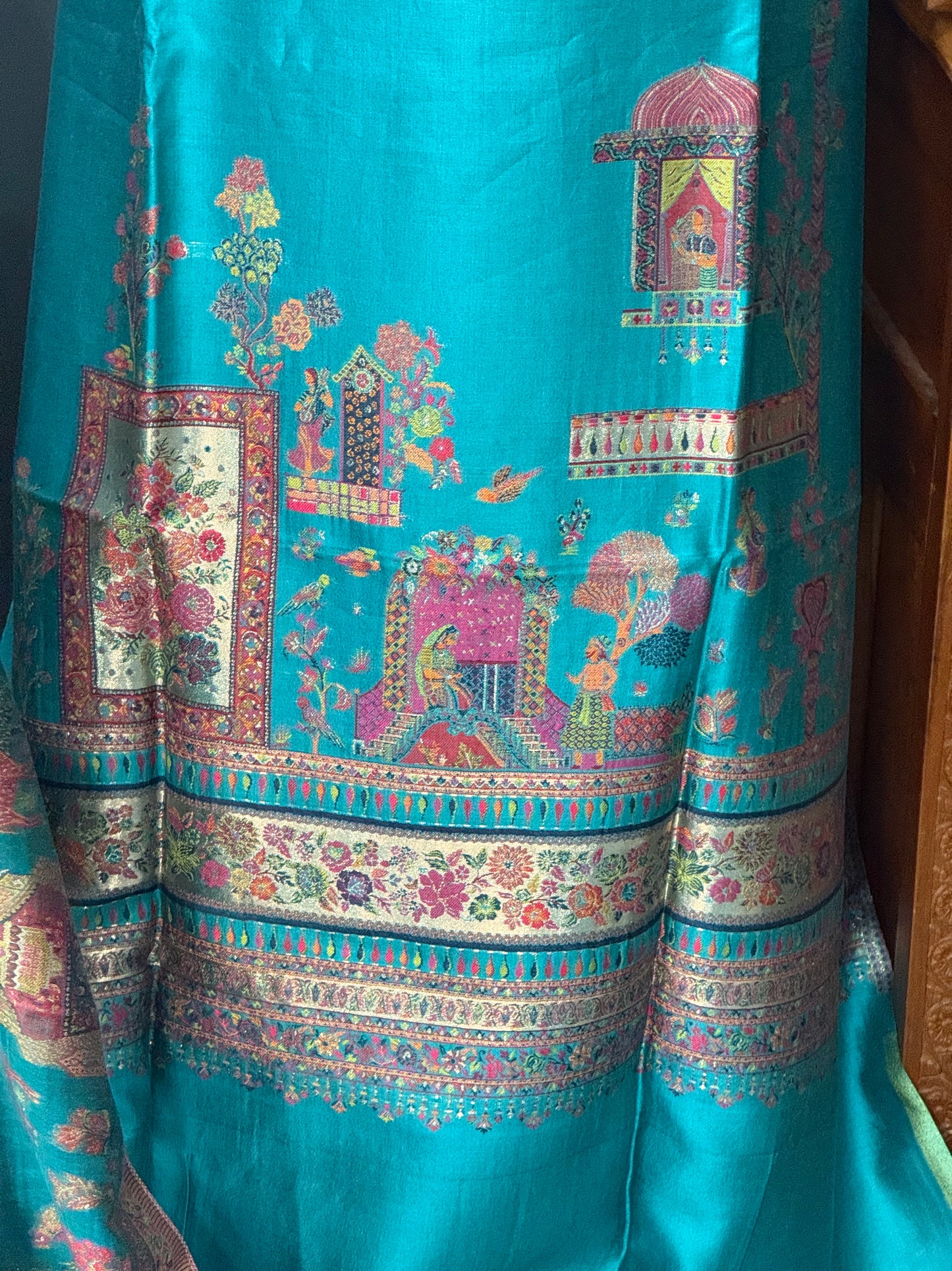 REGAL LOOM