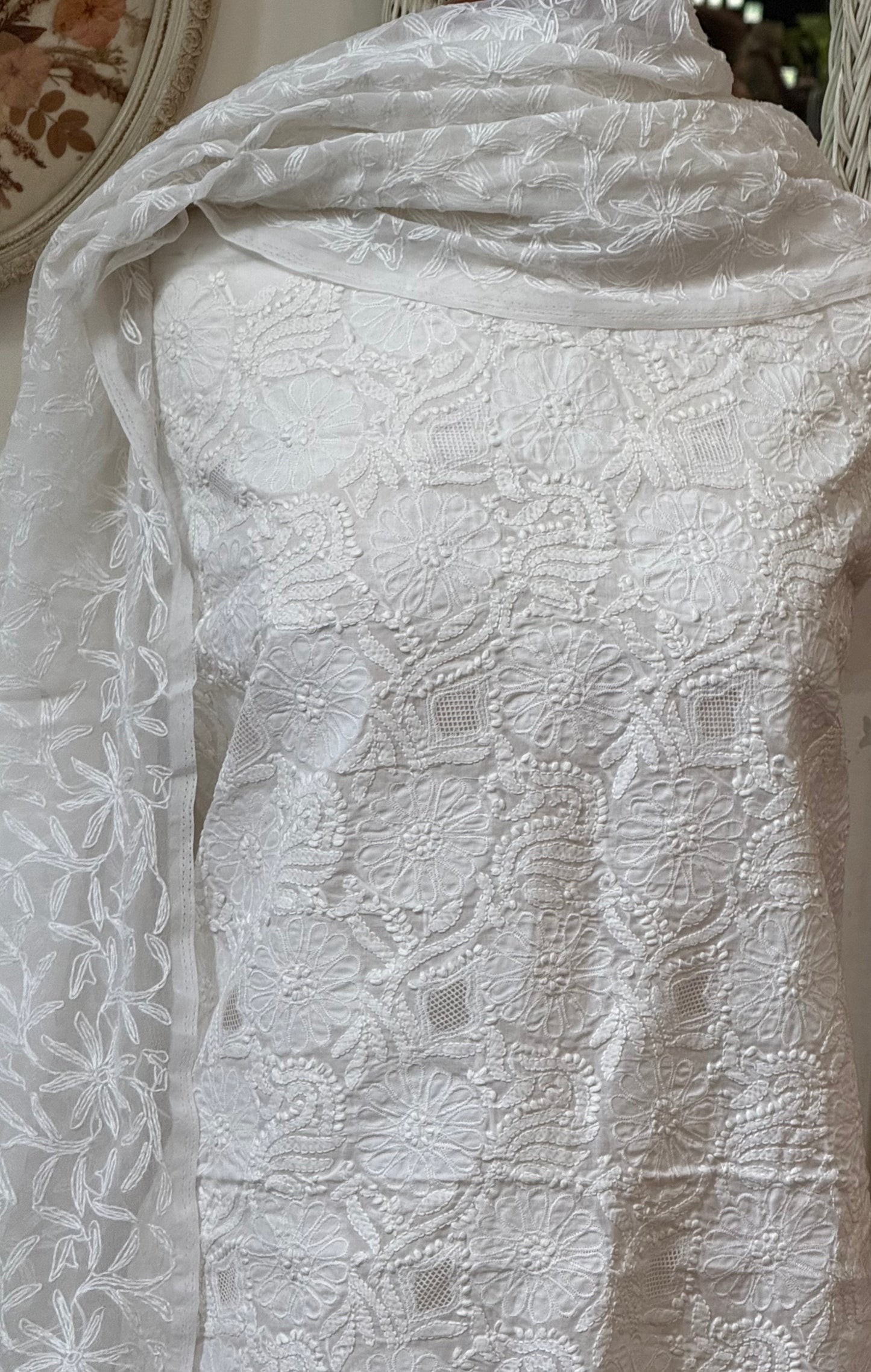 Soft cotton lawn  kurta with chiffon duppata hand work