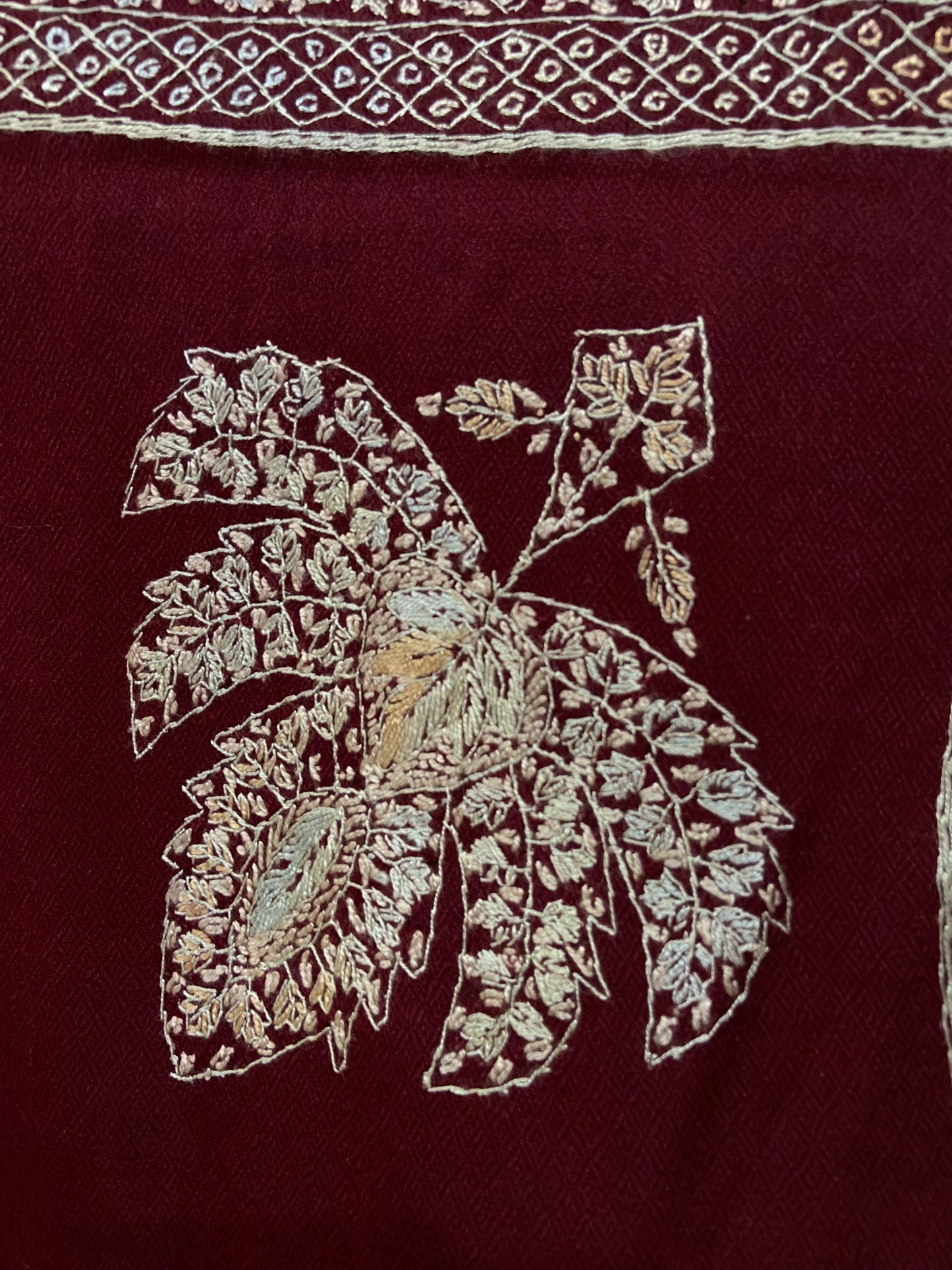 Toosh pashmina sui 4 side embroidered boarder