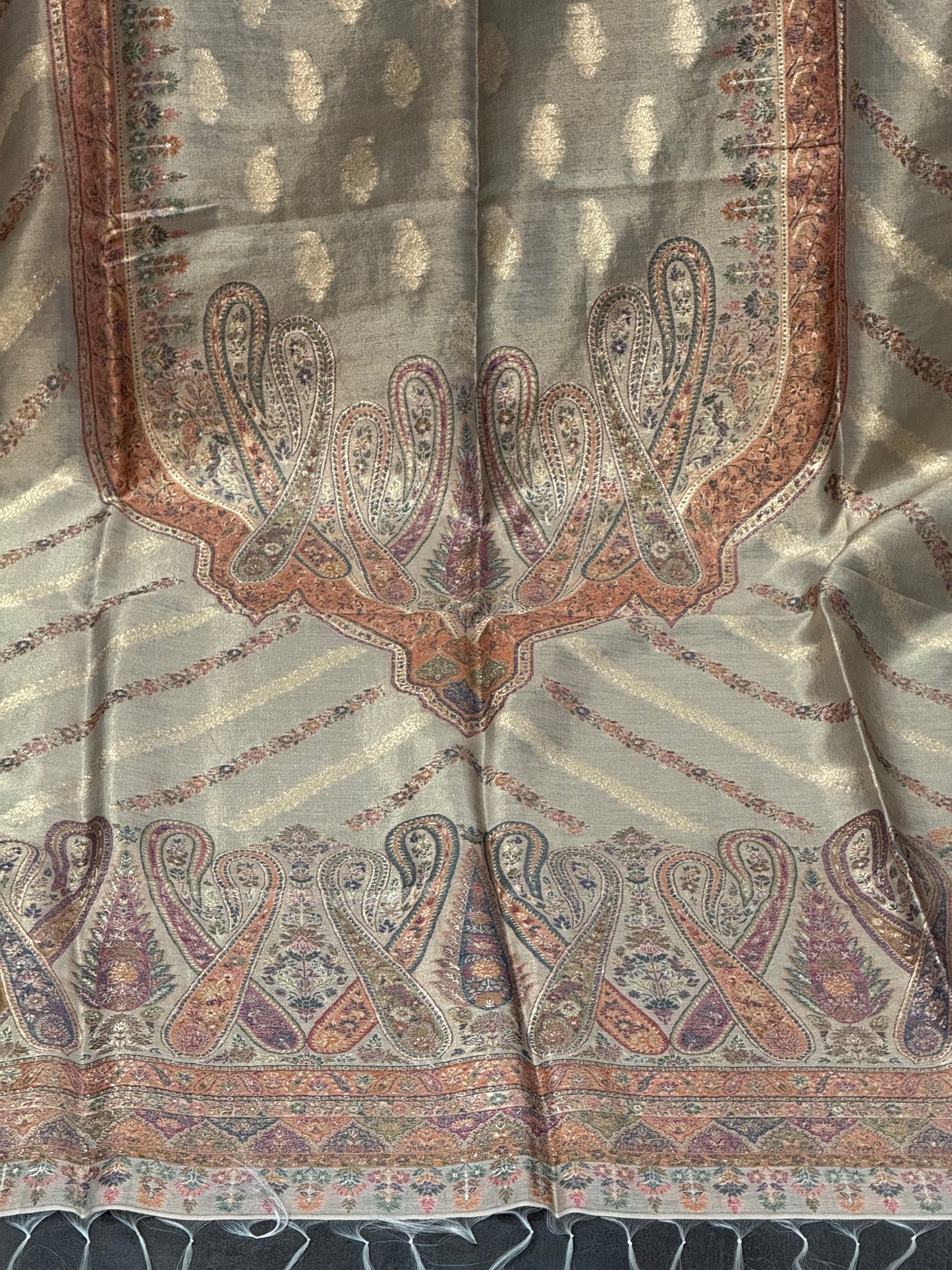REGAL LOOM