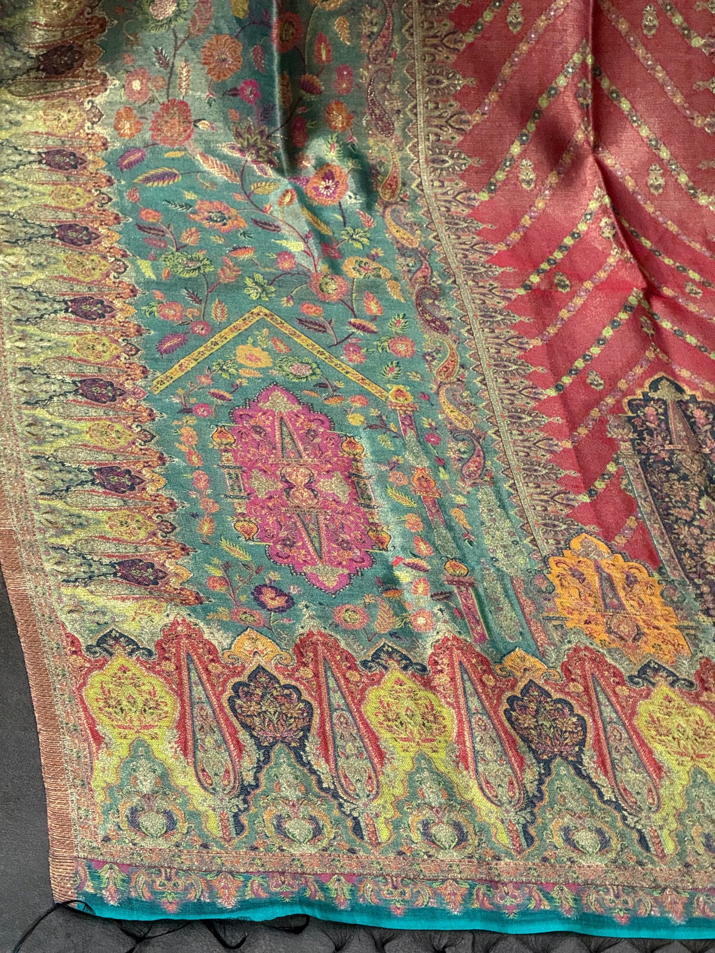 REGAL LOOM