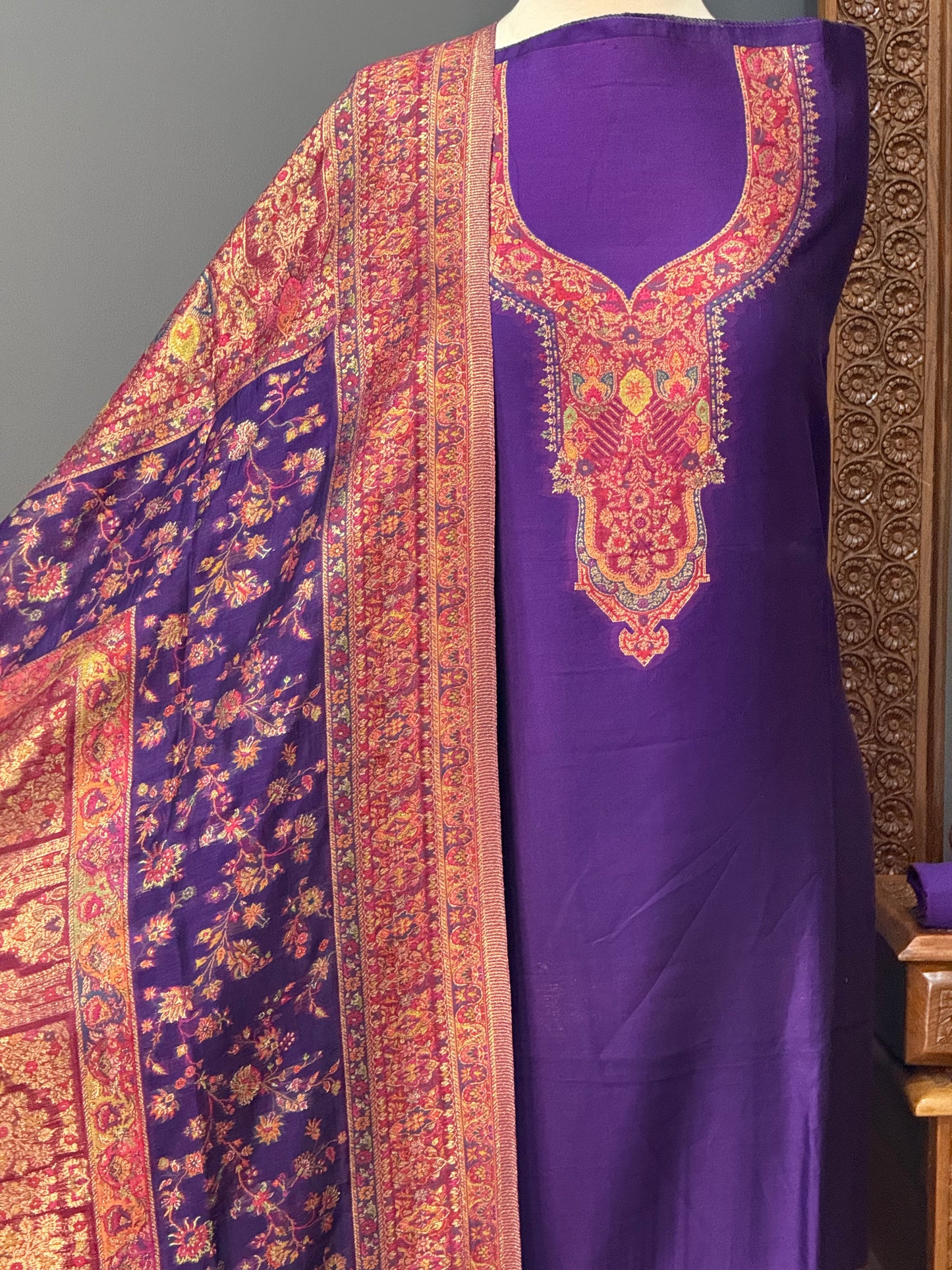 REGAL LOOM