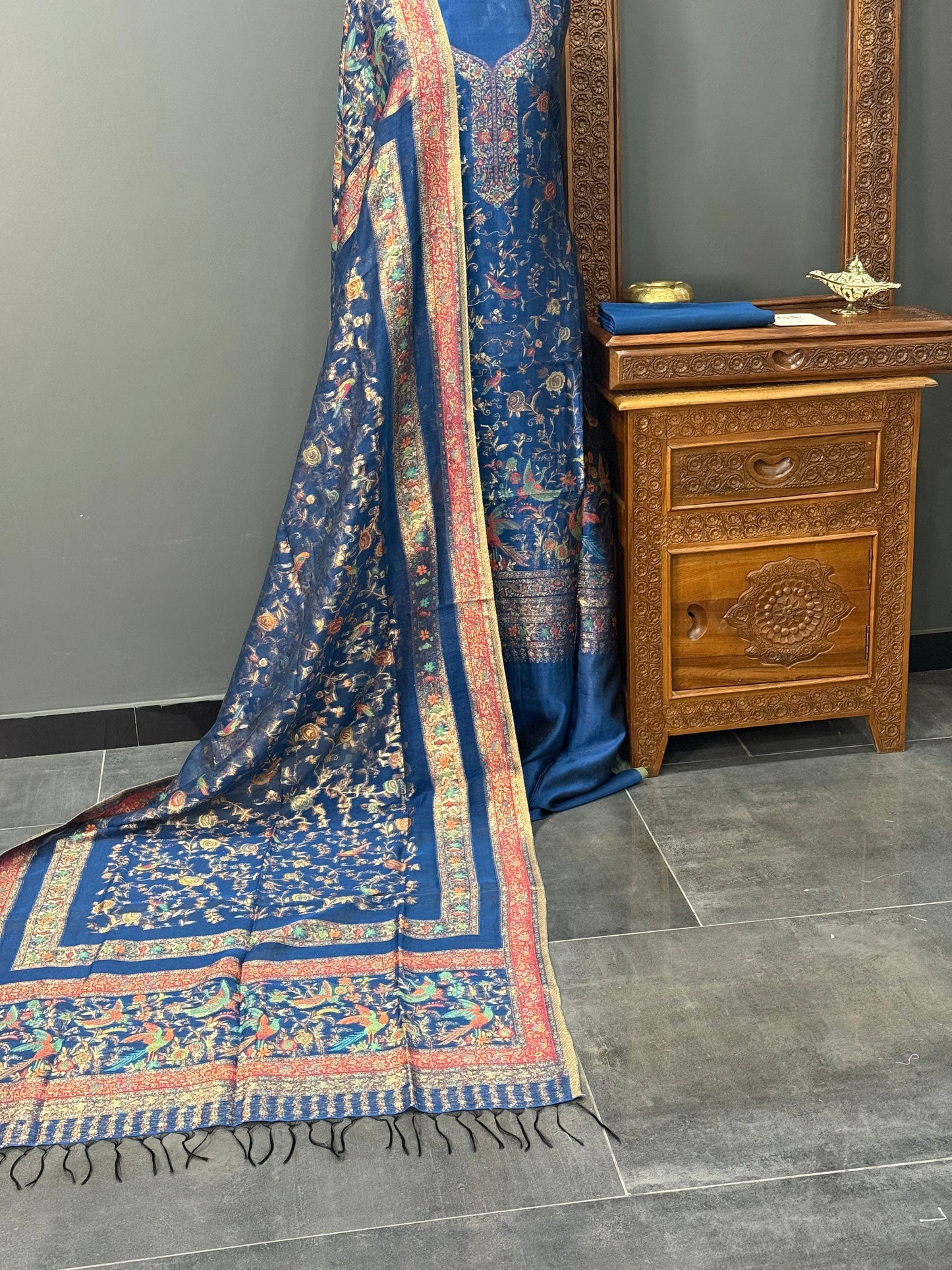 REGAL LOOM