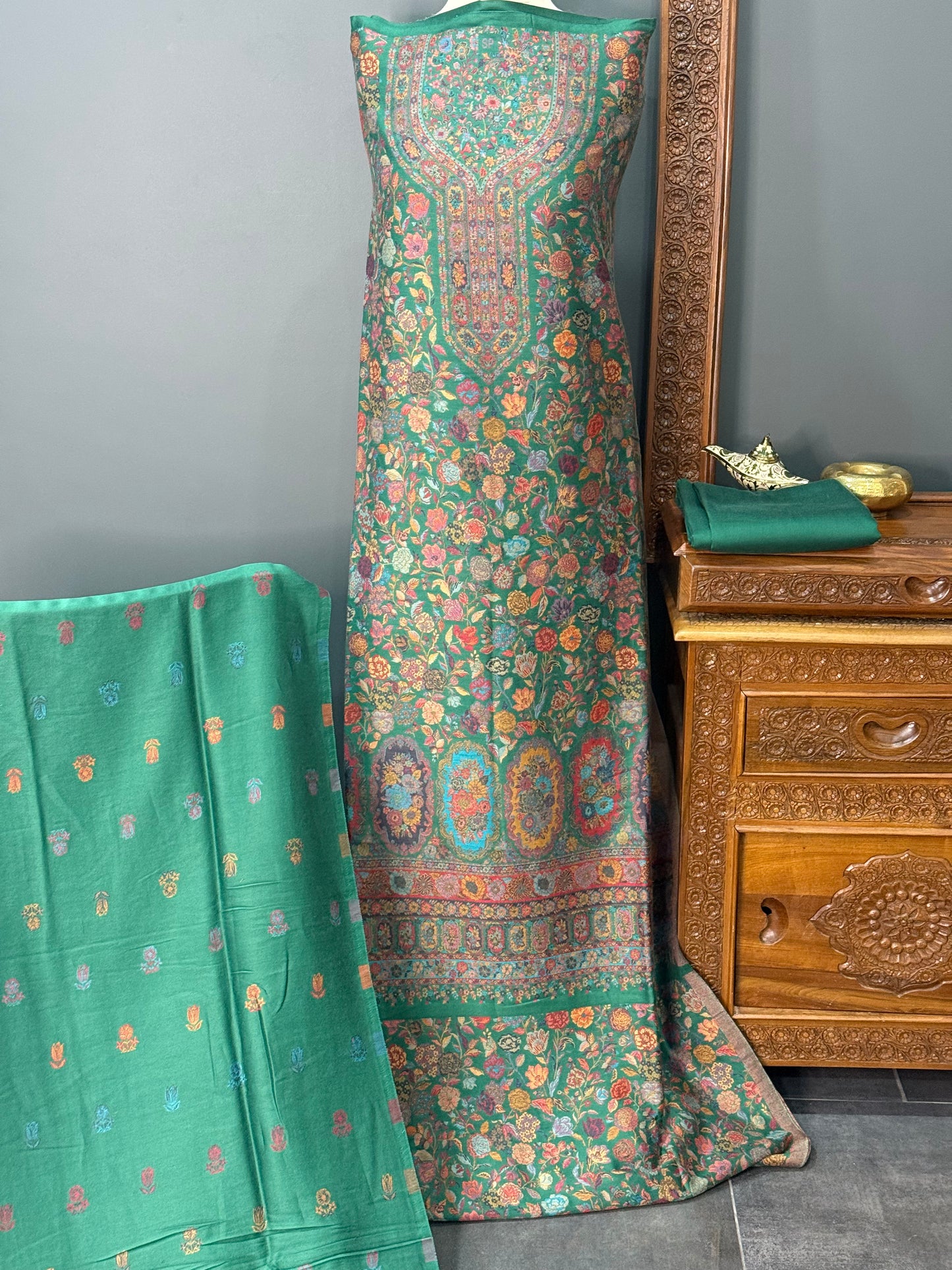 KANI PASHMINA SUIT