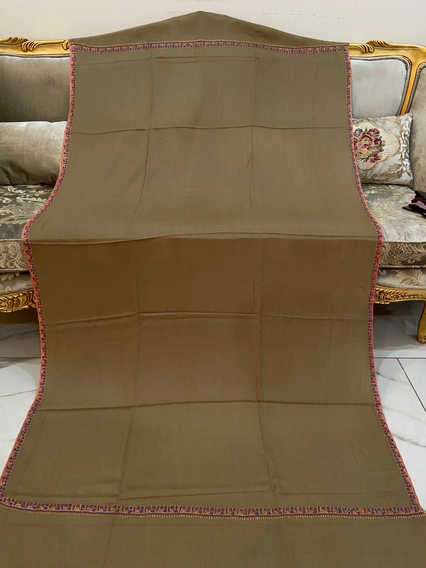 Toosh pashmina sui 4 side embroidered boarder