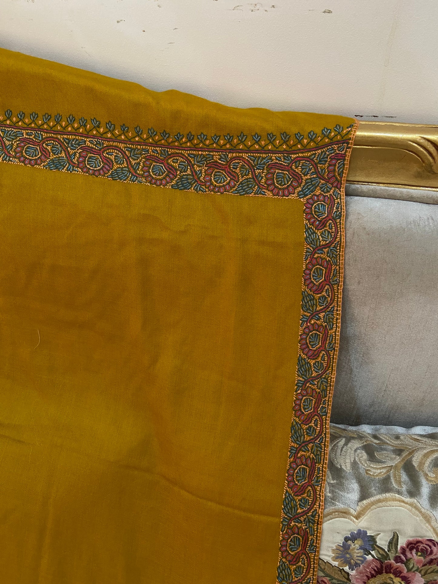Toosh pashmina sui 4 side embroidered boarder