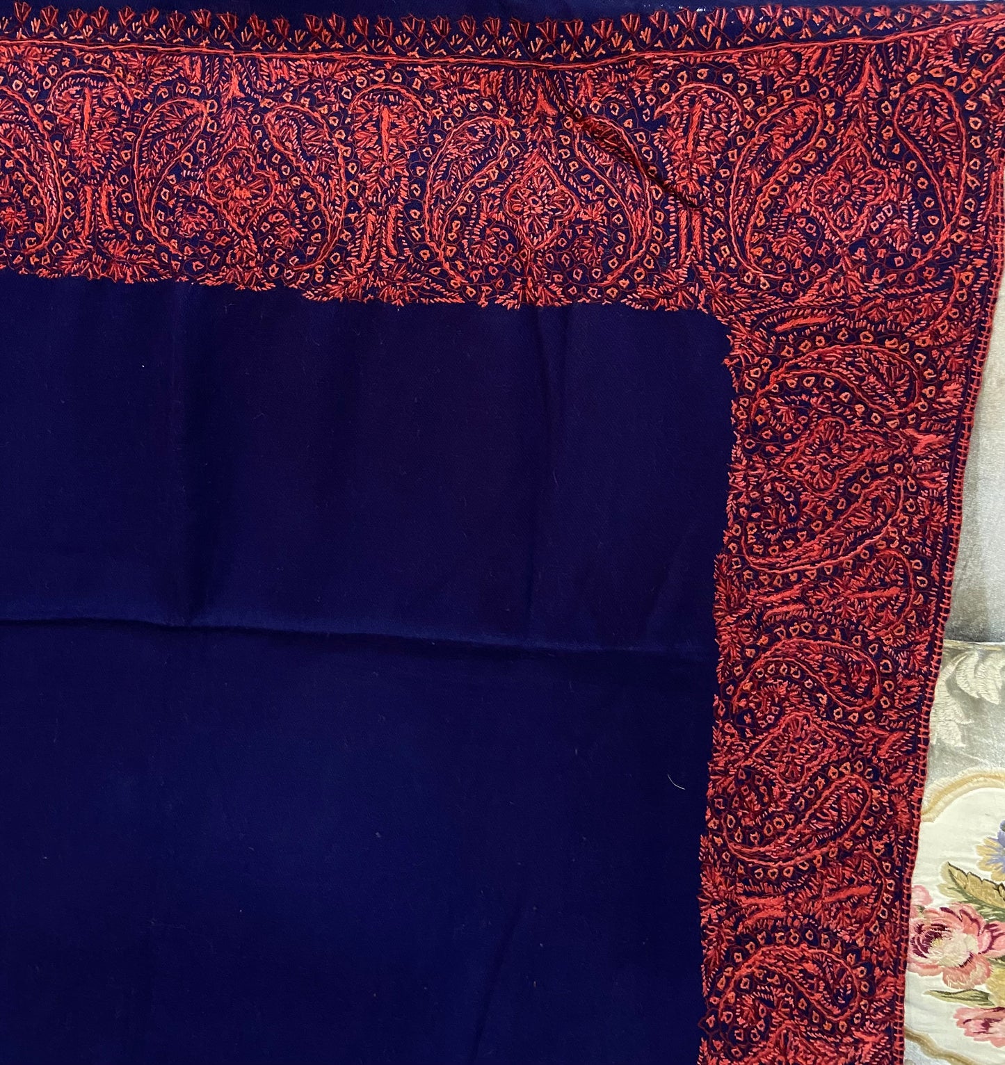 Toosh pashmina sui 4 side embroidered boarder