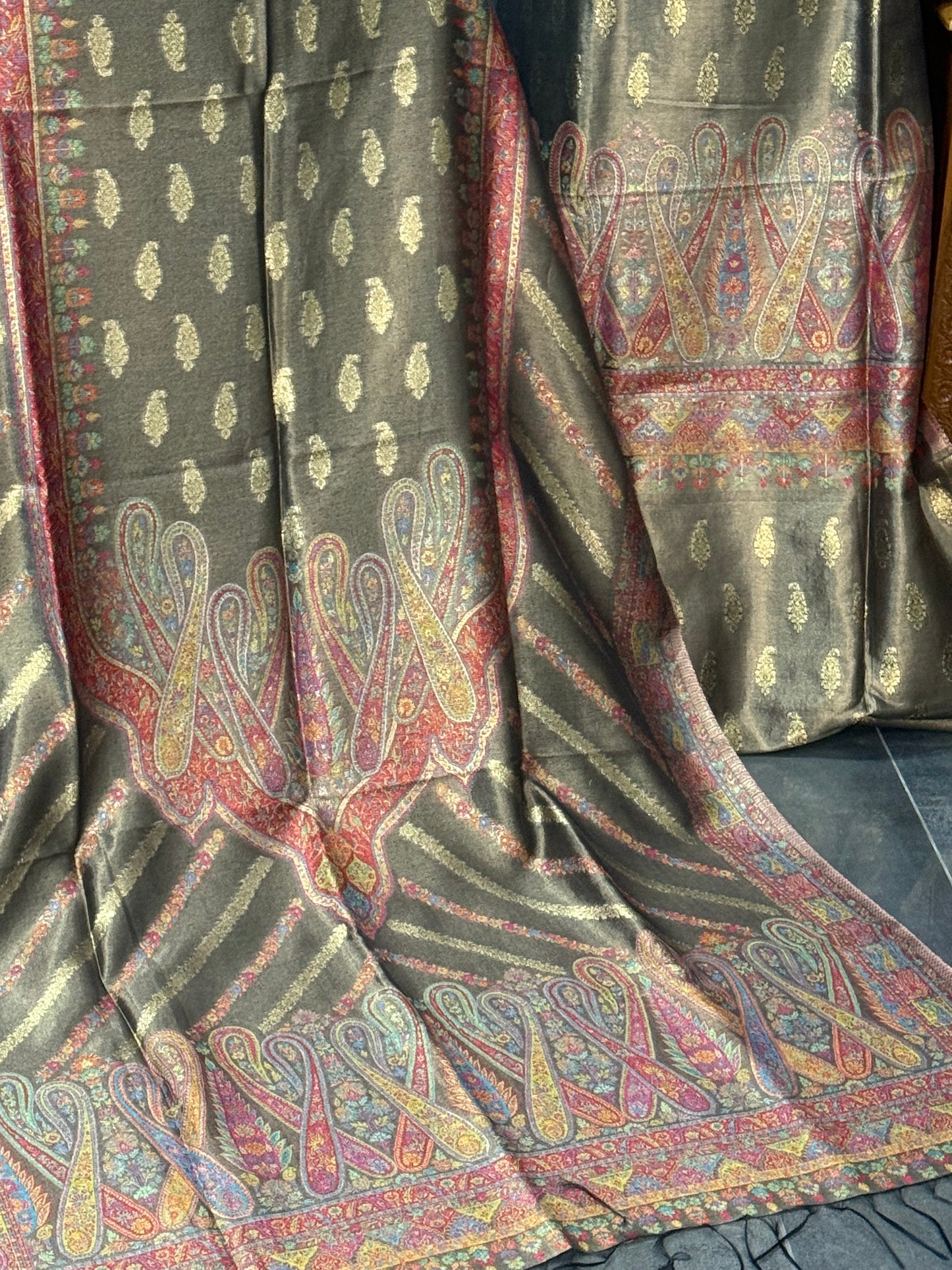 REGAL LOOM