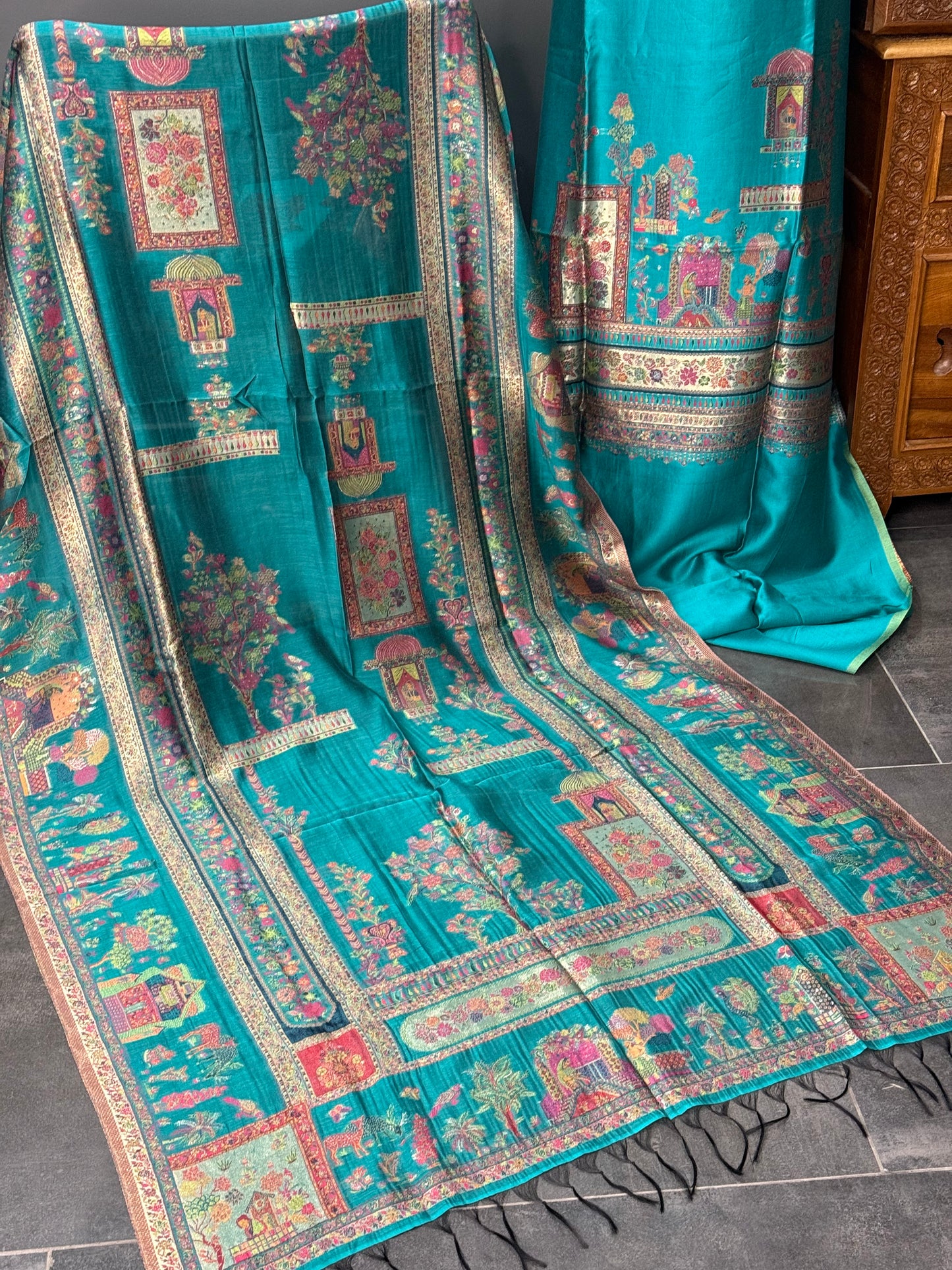 REGAL LOOM