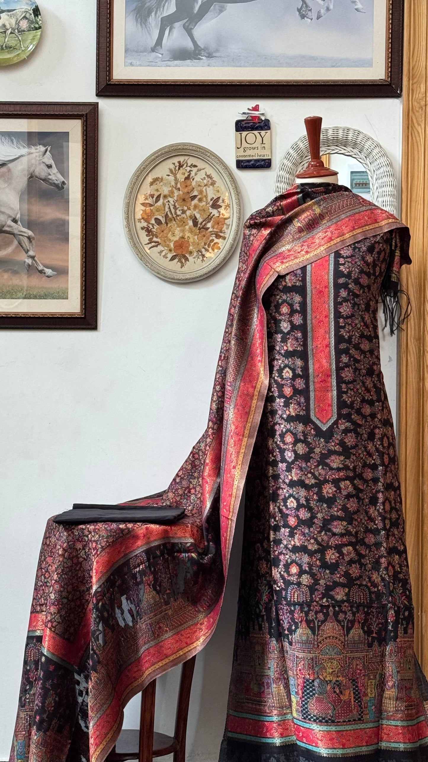 REGAL LOOM