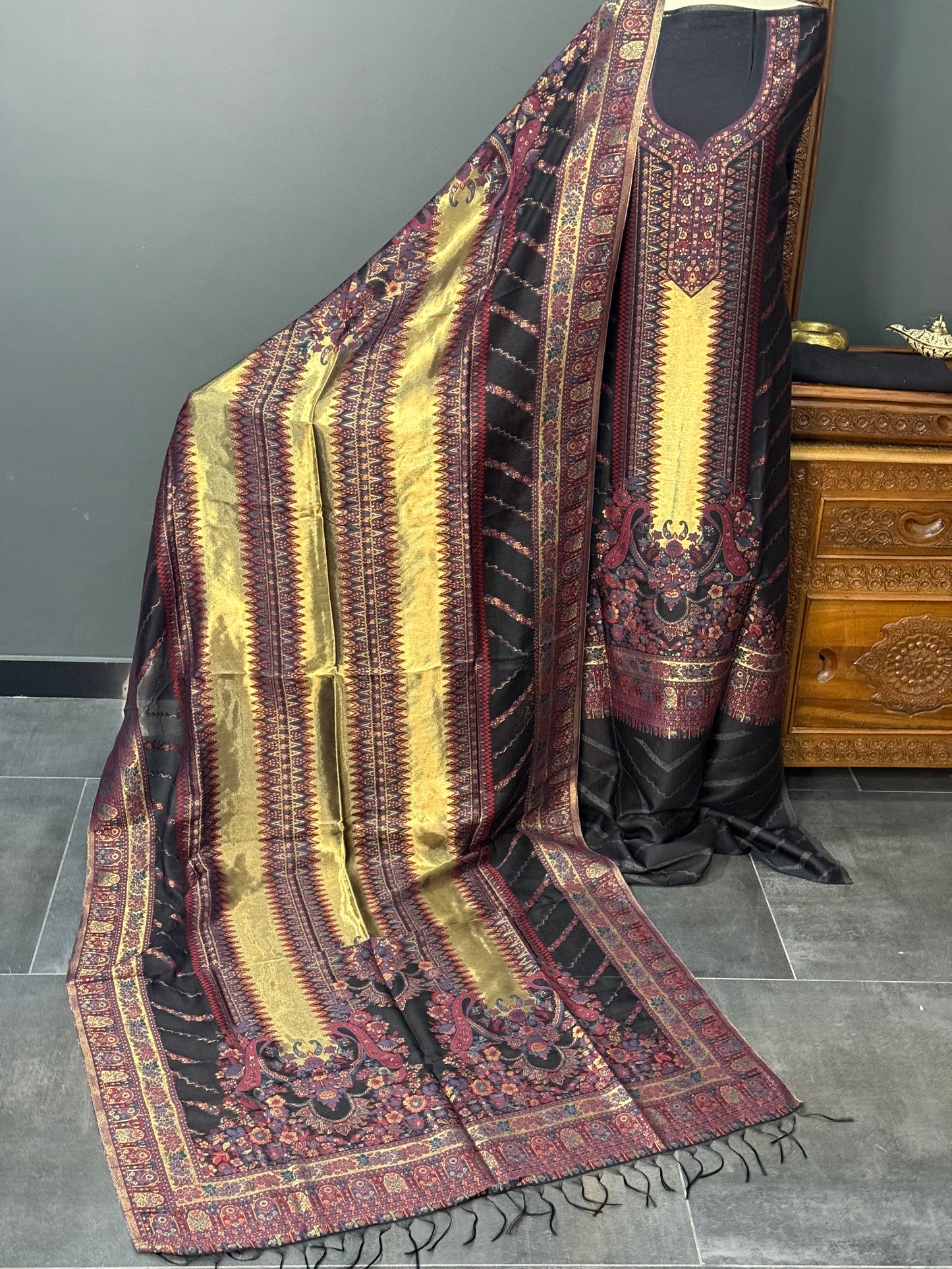 LREGAL LOOM SHAHI RESHAM