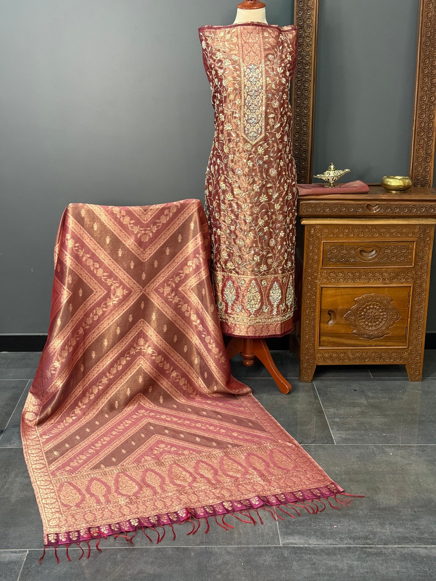 REGAL LOOM