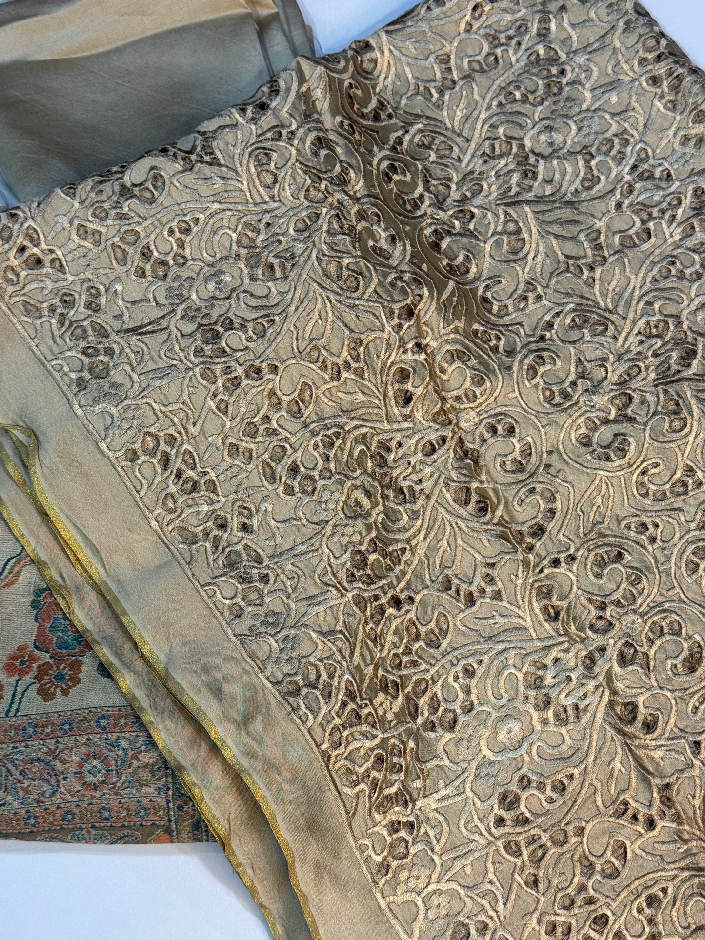 REGAL LOOM