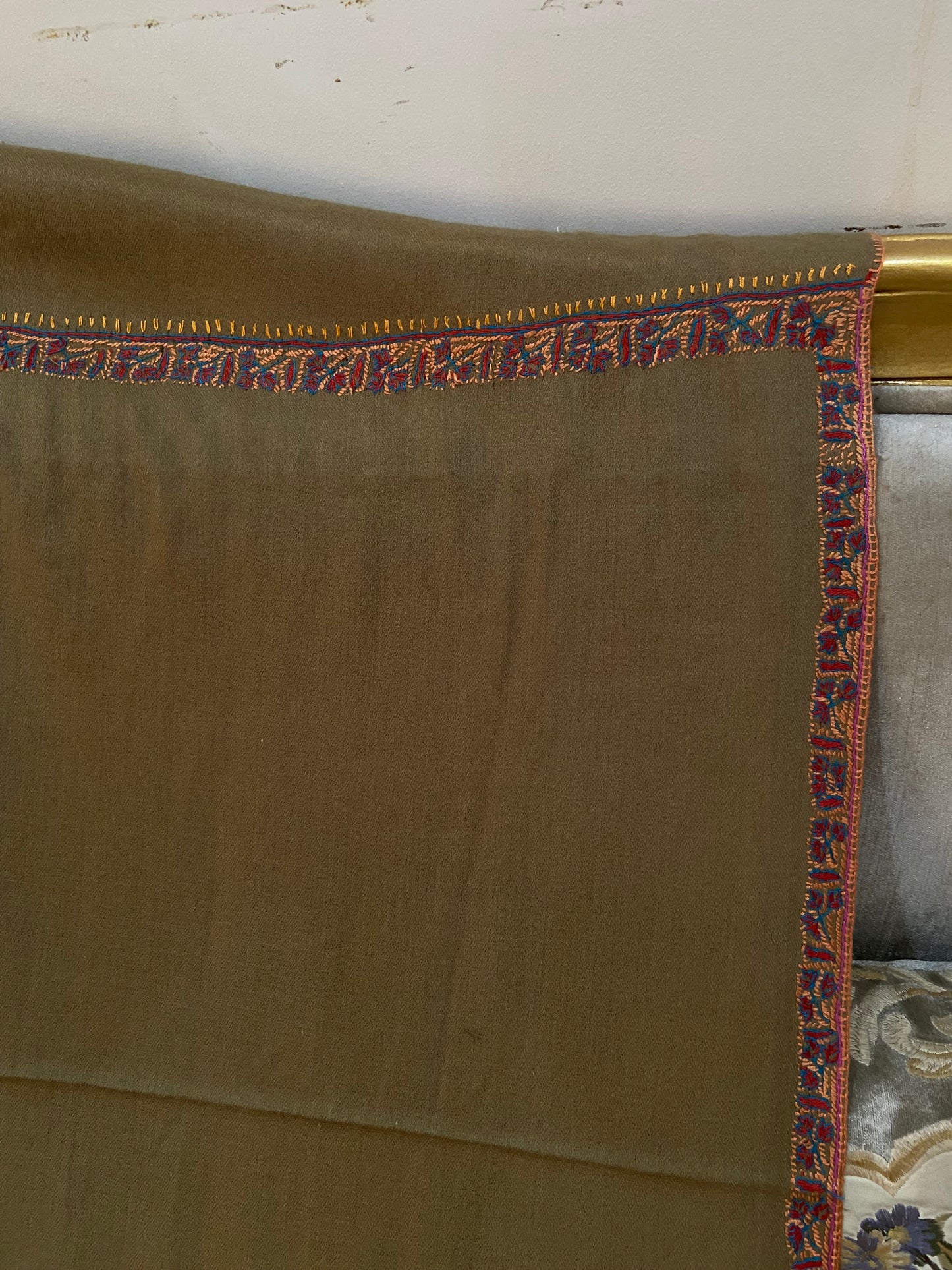 Toosh pashmina sui 4 side embroidered boarder