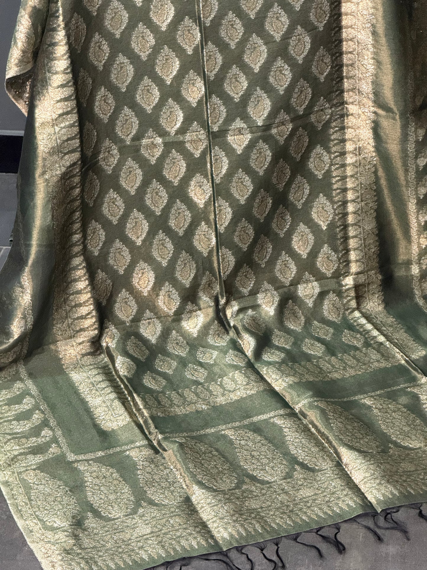 REGAL LOOM