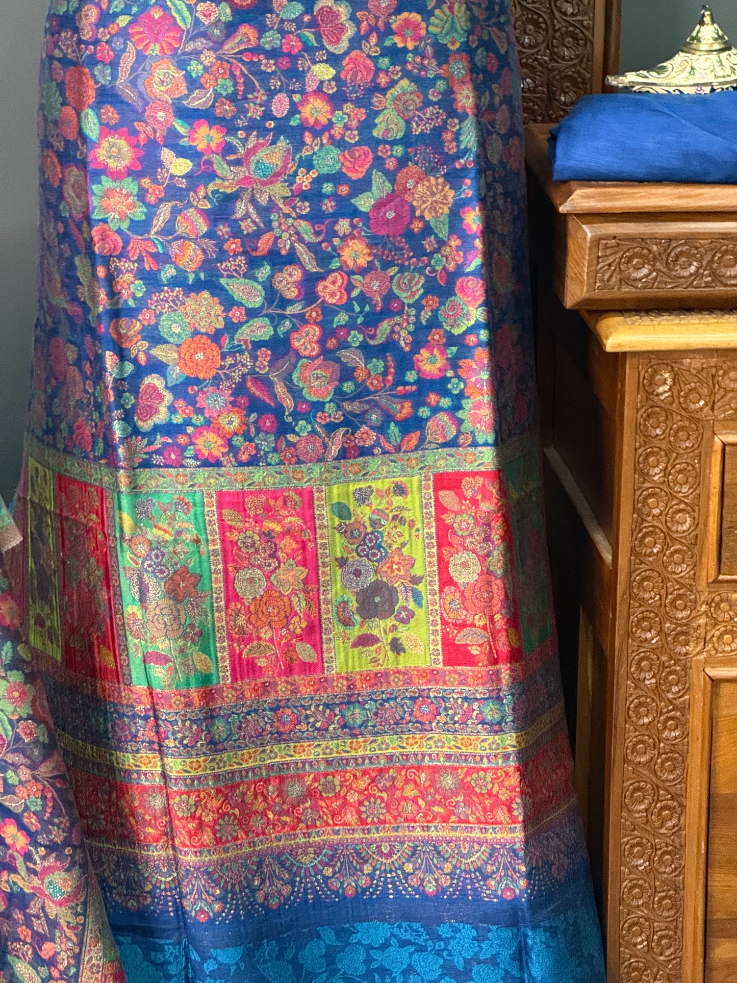 REGAL LOOM