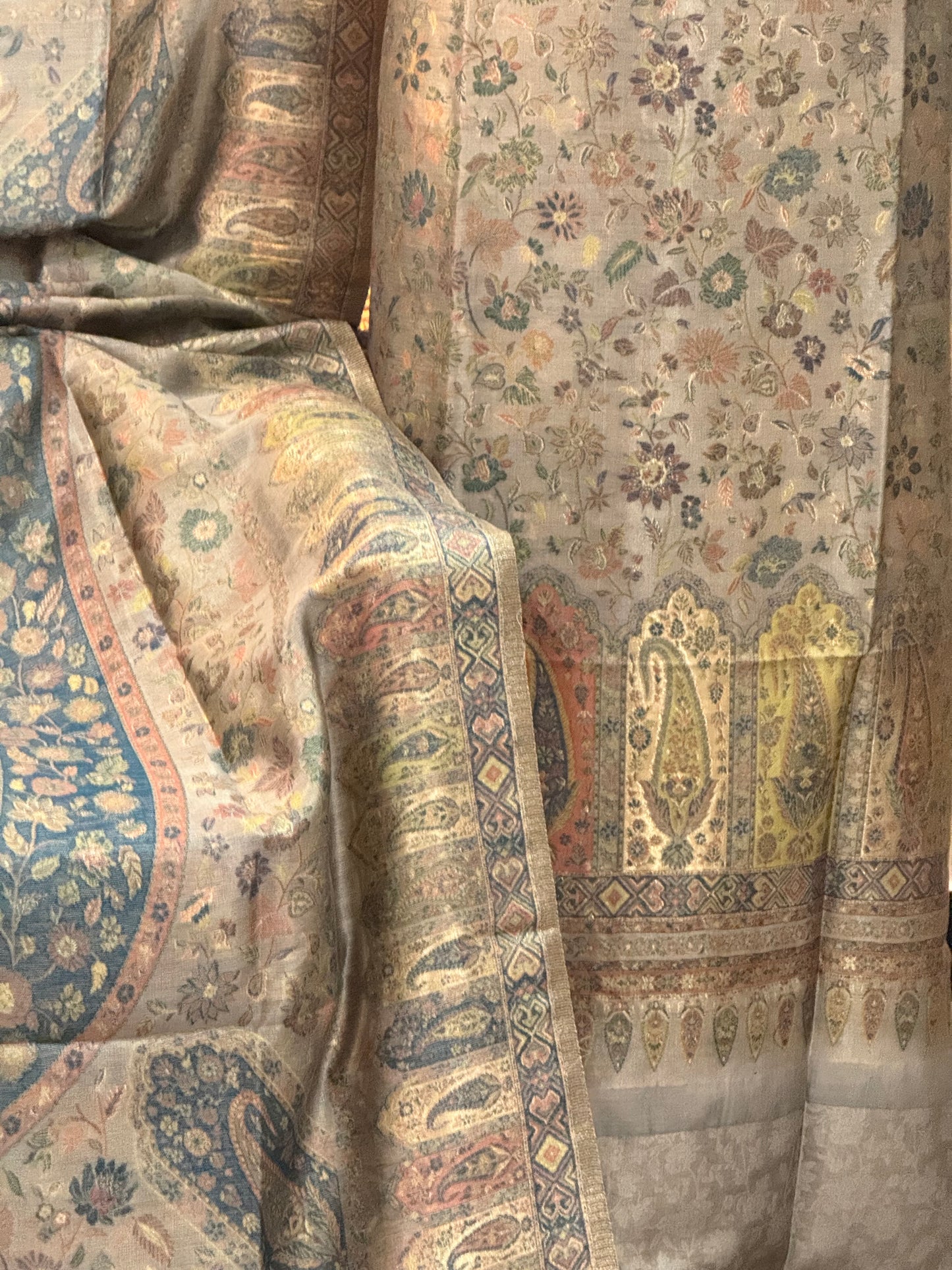 REGAL LOOM
