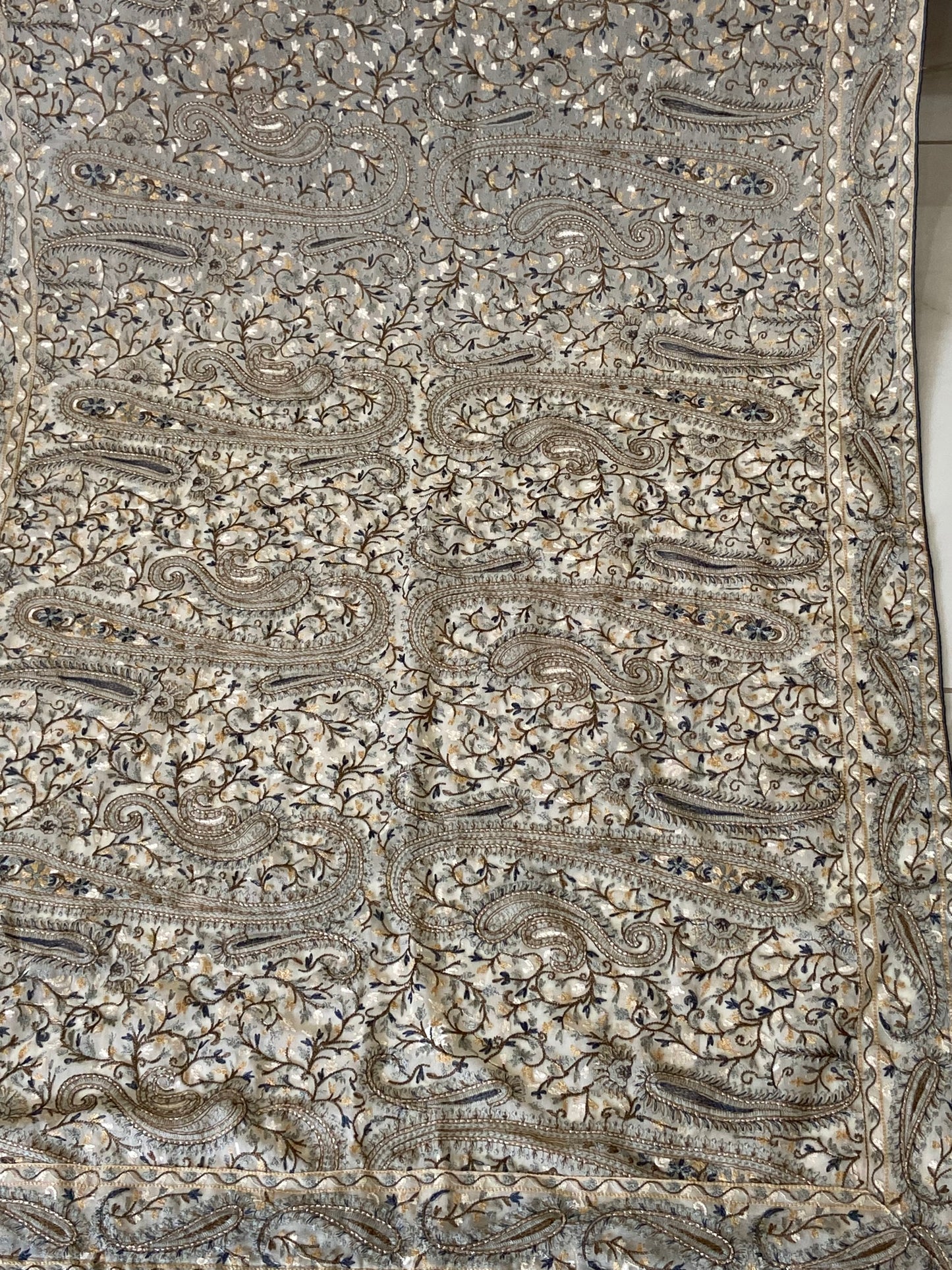 Kashmiri duppata Mechine embroidered
