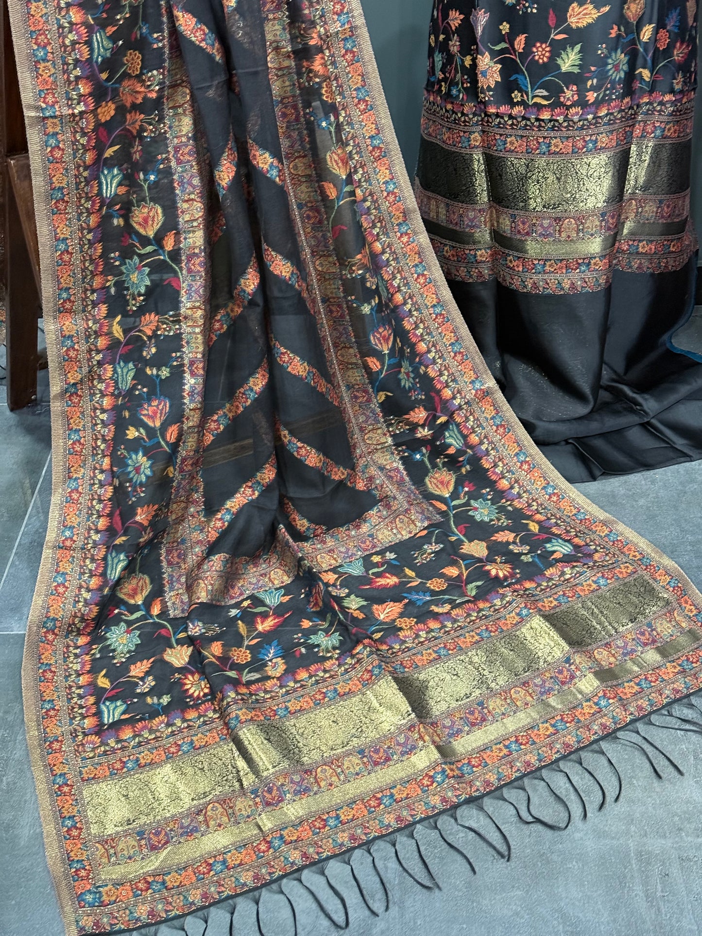REGAL LOOM