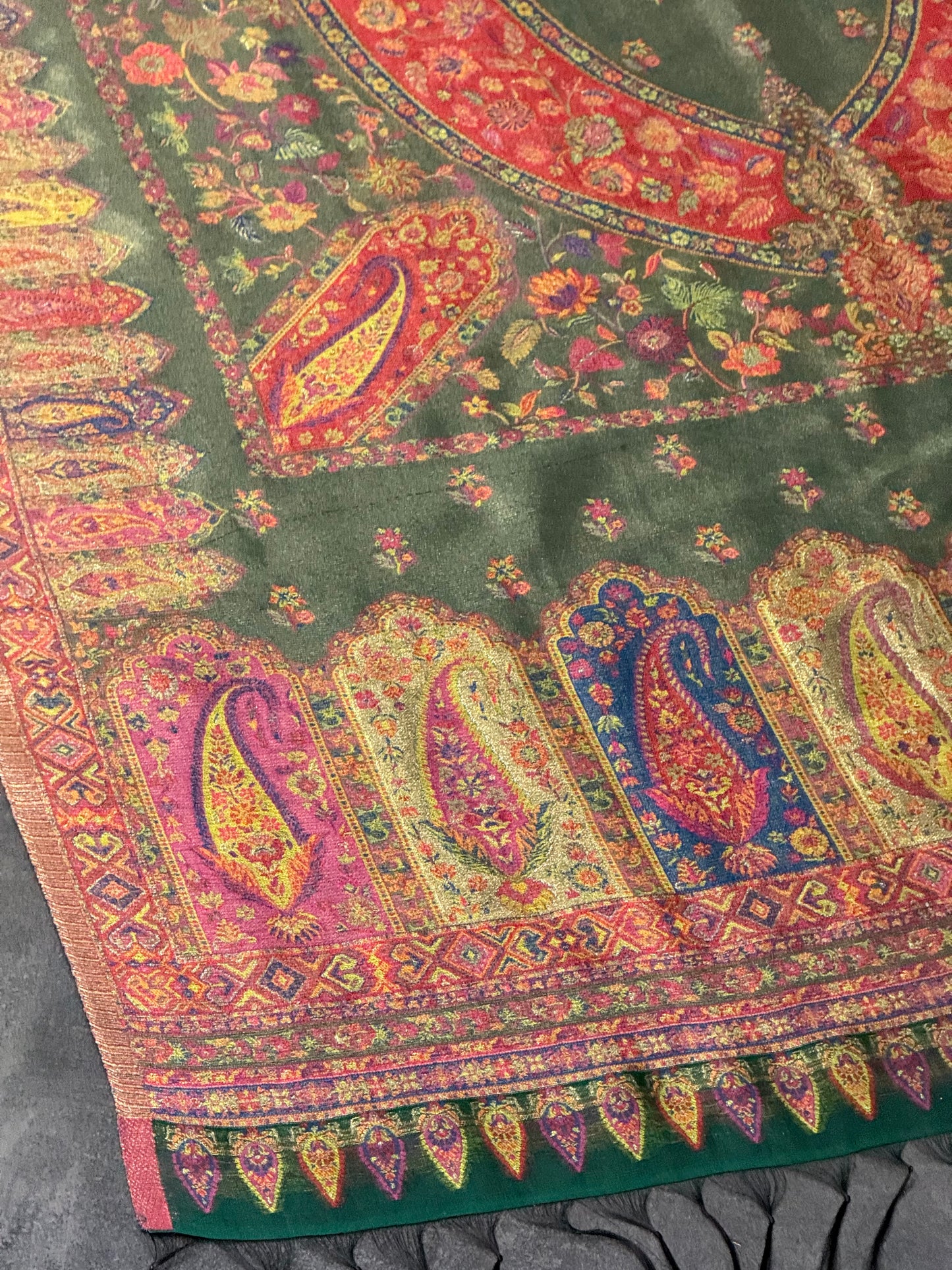REGAL LOOM