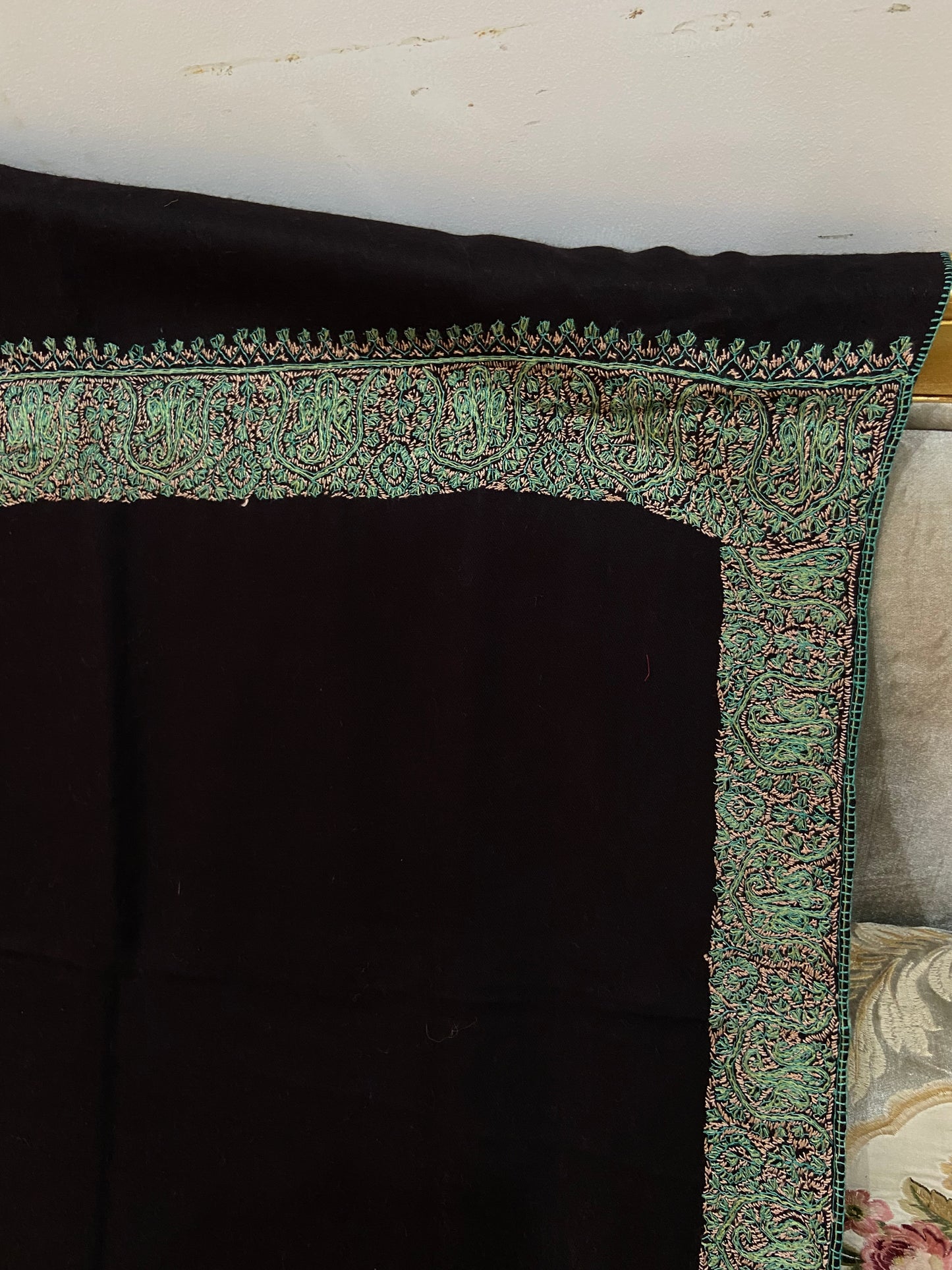 Toosh pashmina sui 4 side embroidered boarder