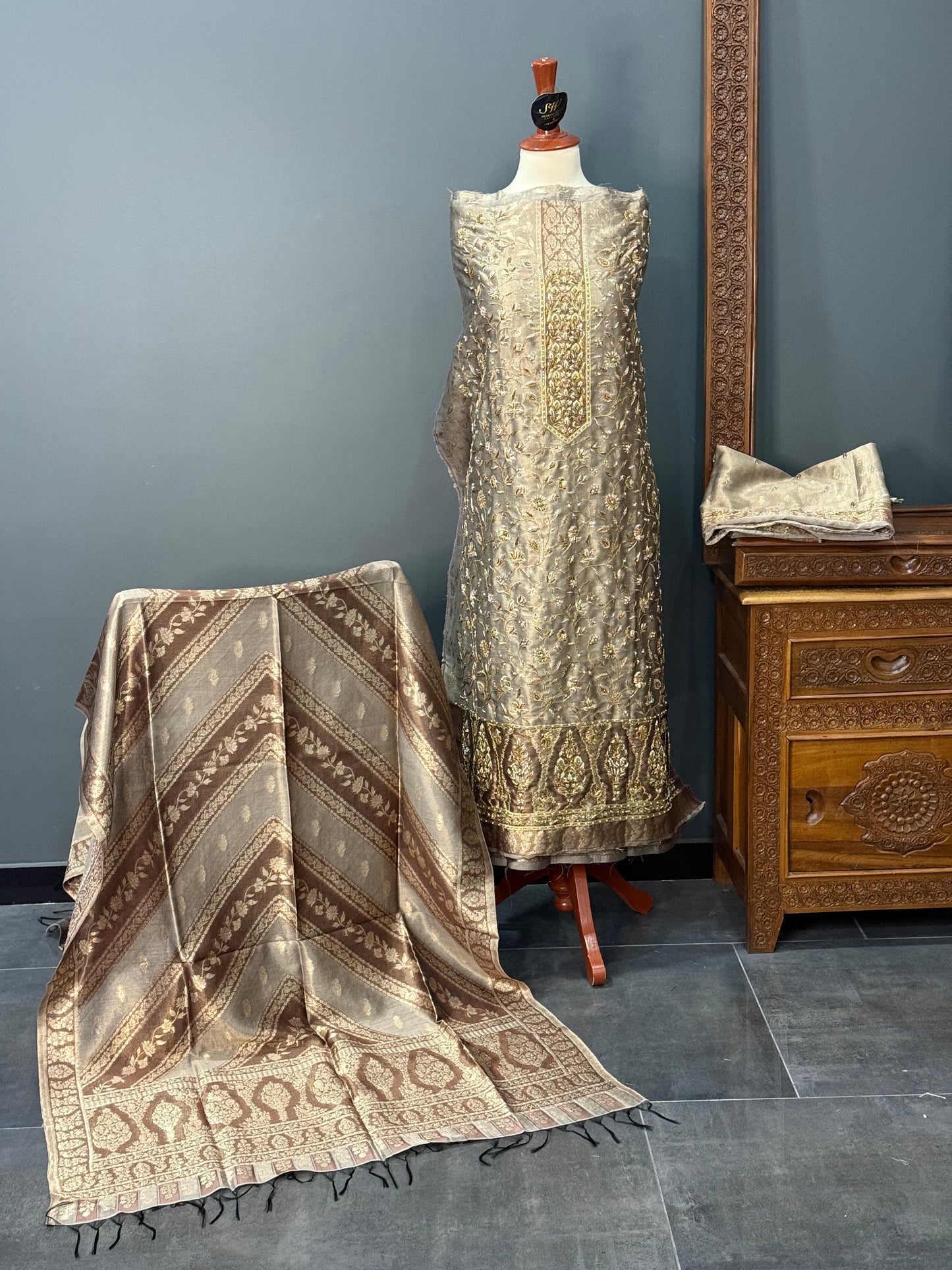 REGAL LOOM