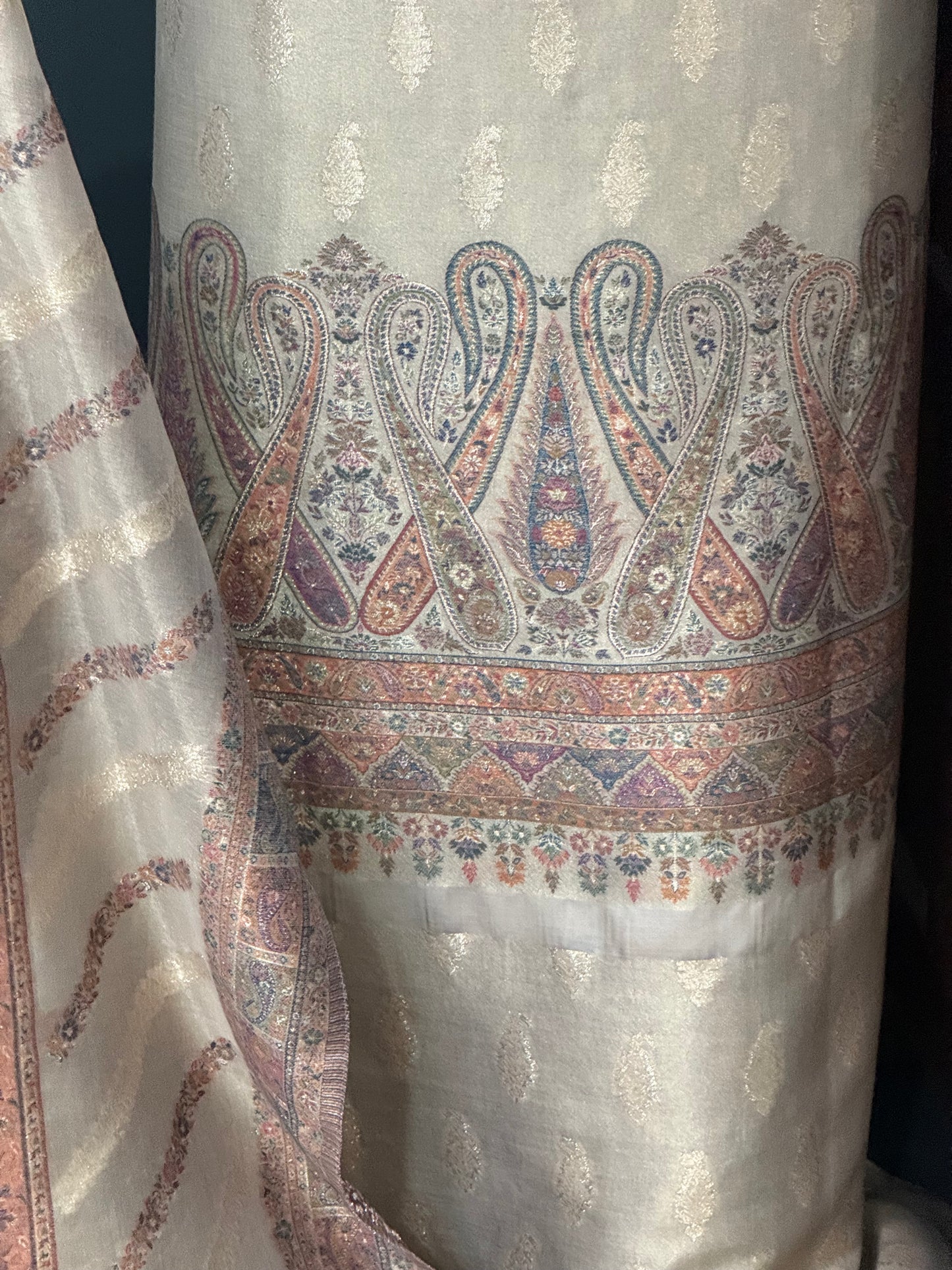 REGAL LOOM