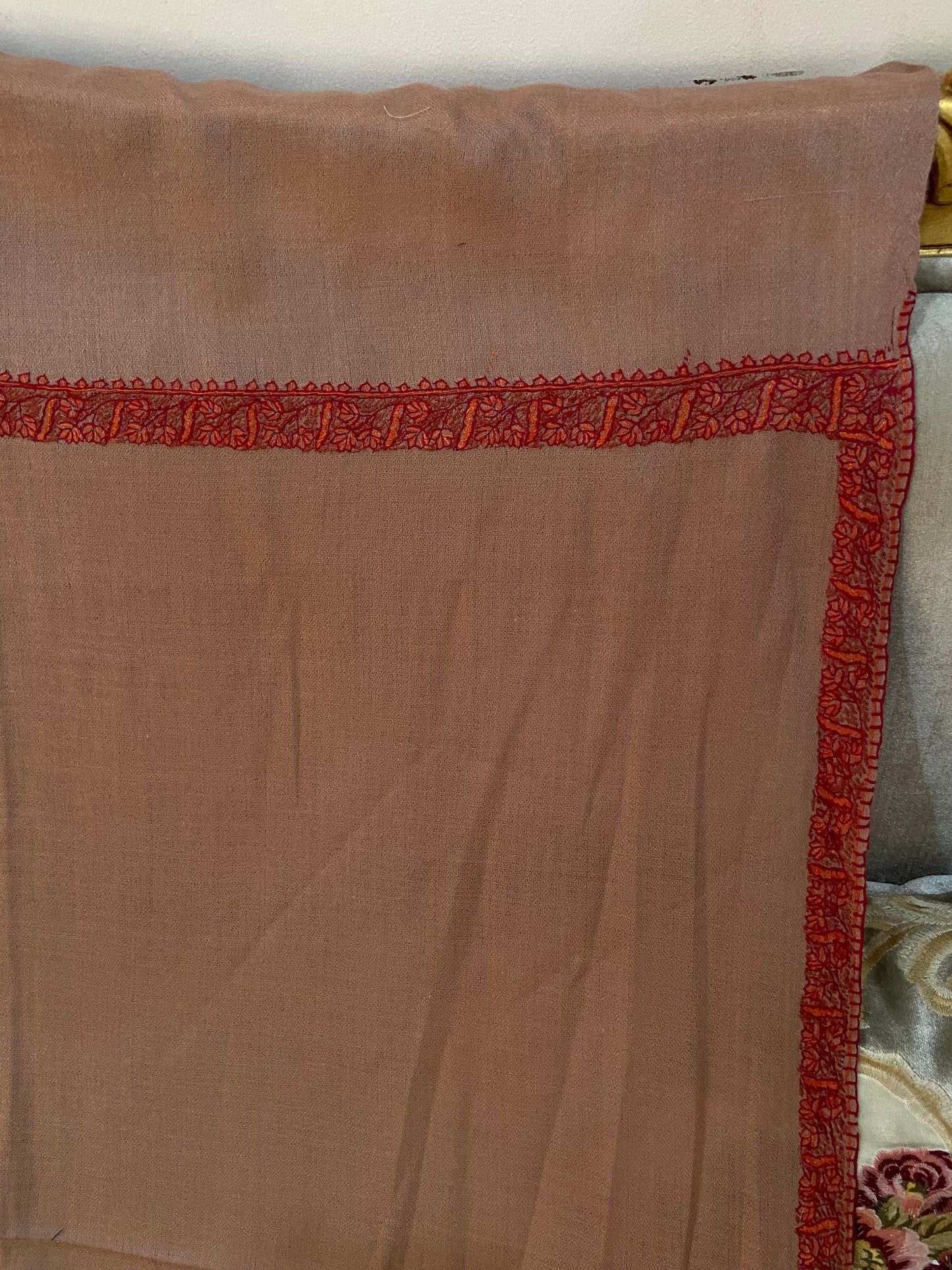 Toosh pashmina sui 4 side embroidered boarder