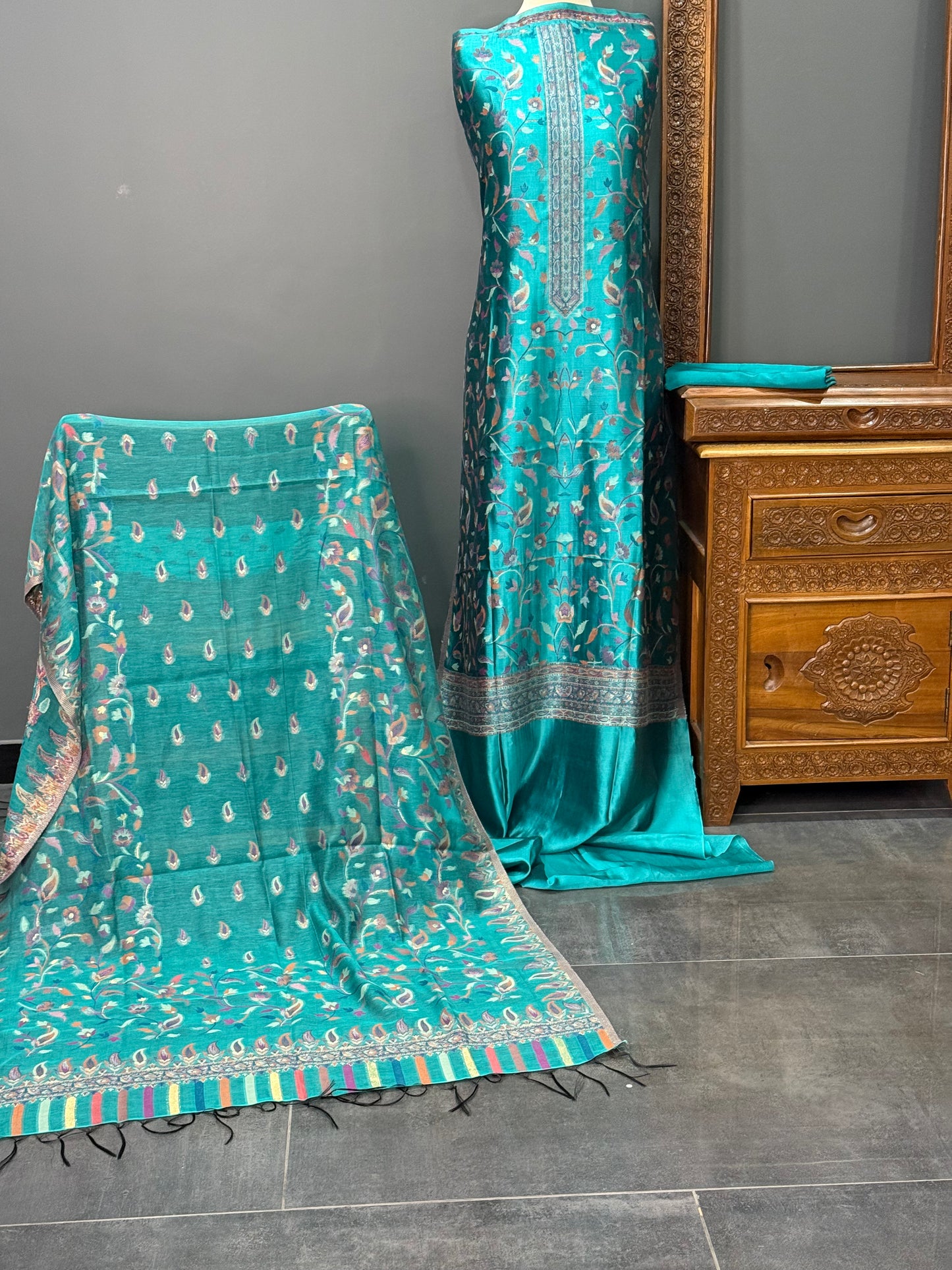REGAL LOOM