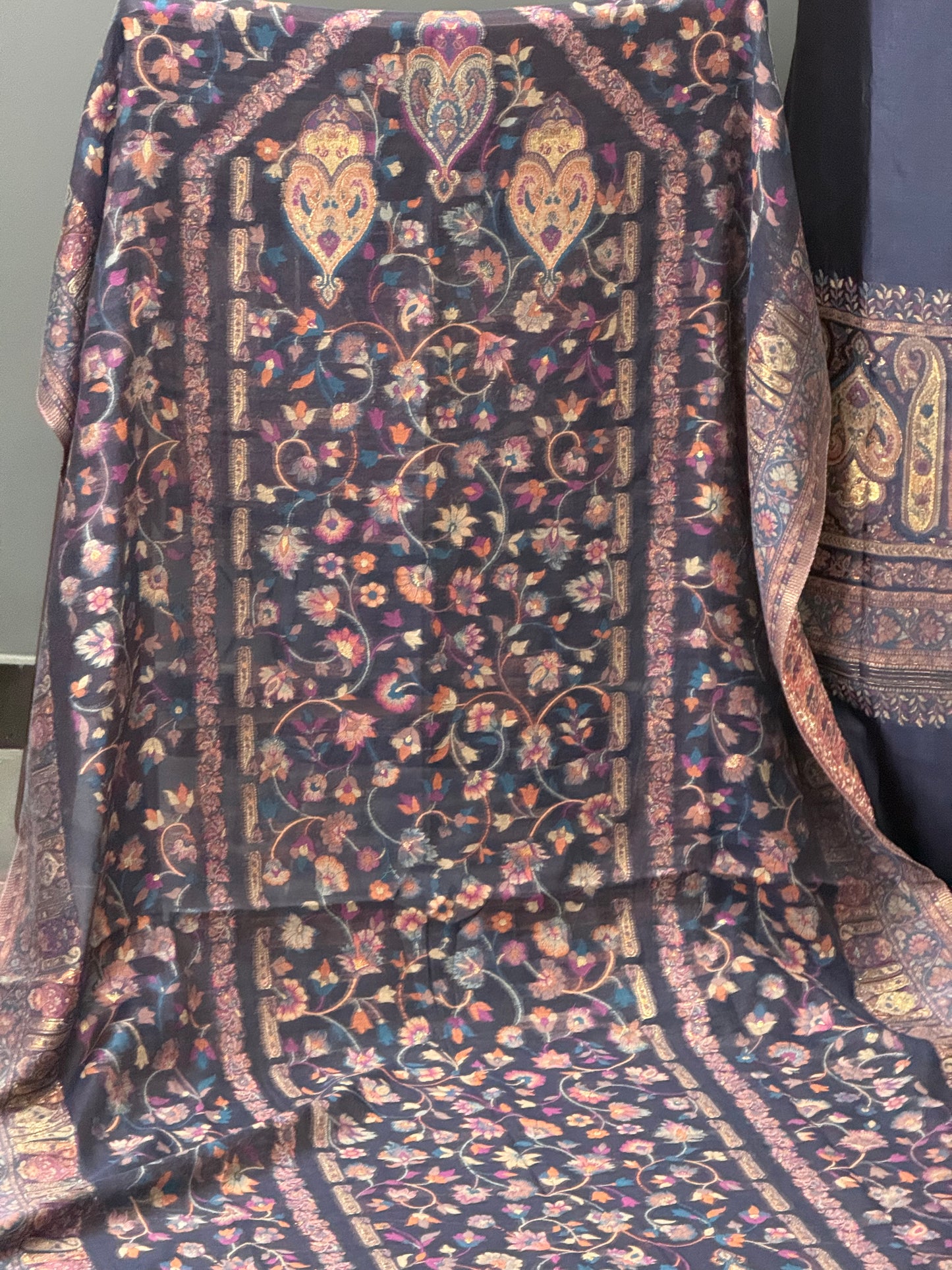 REGAL LOOM