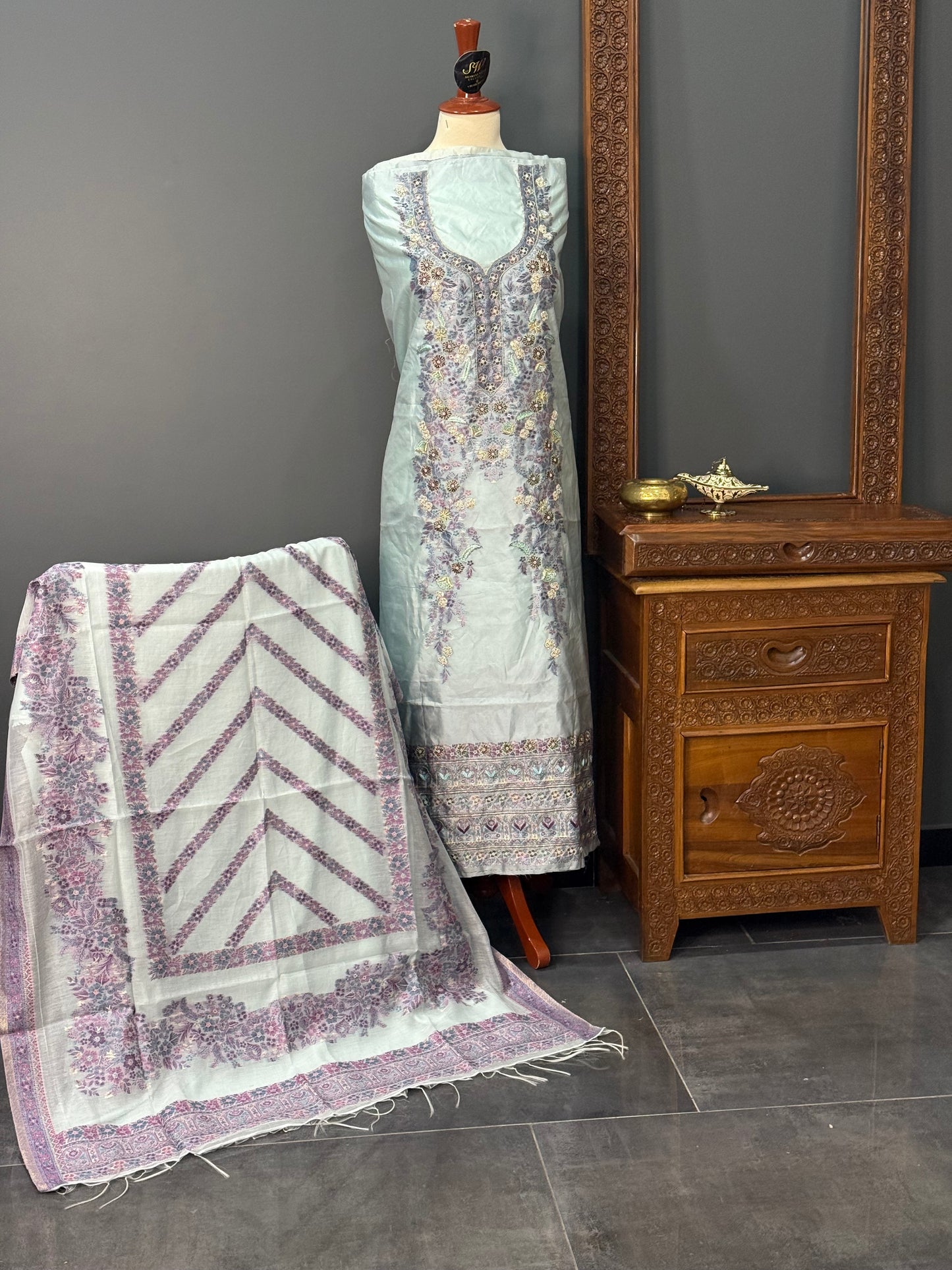 REGAL LOOM