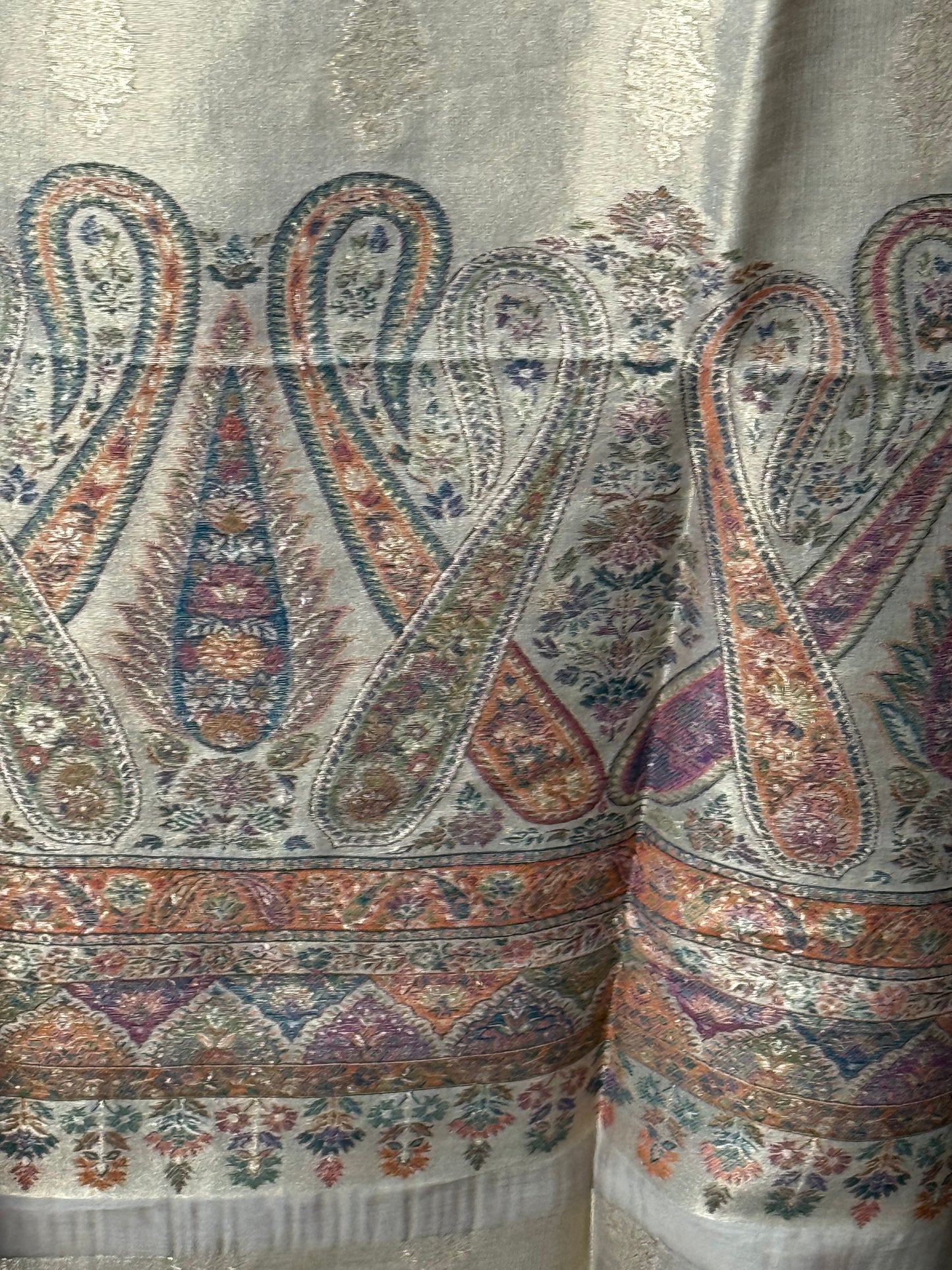 REGAL LOOM