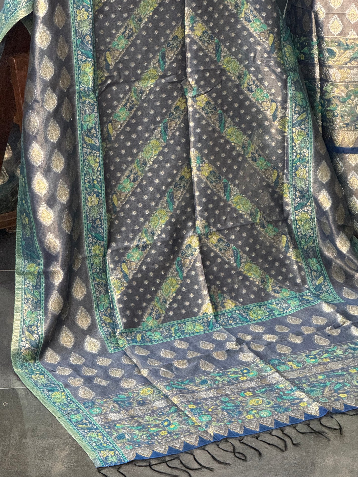 REGAL LOOM