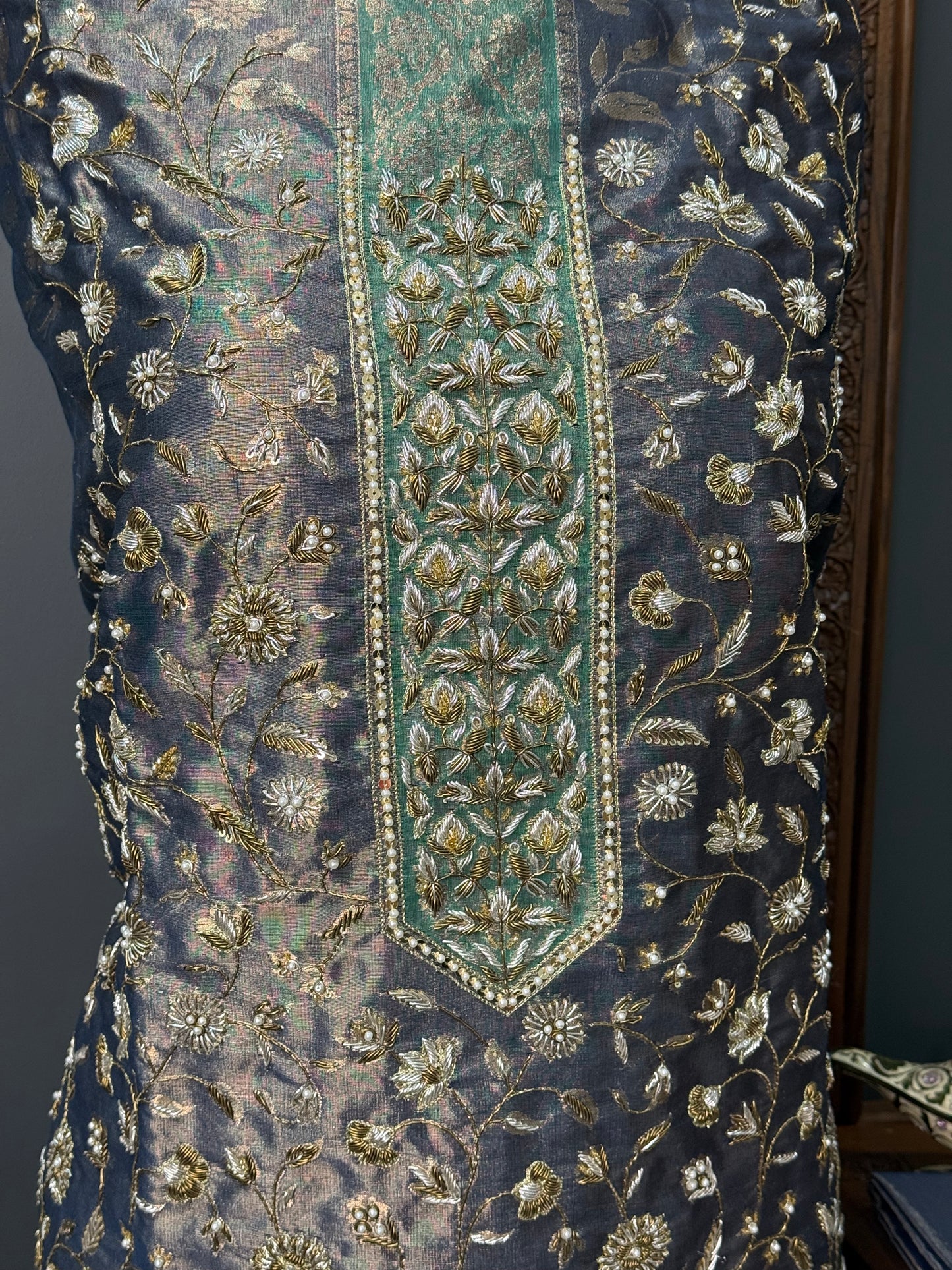 REGAL LOOM