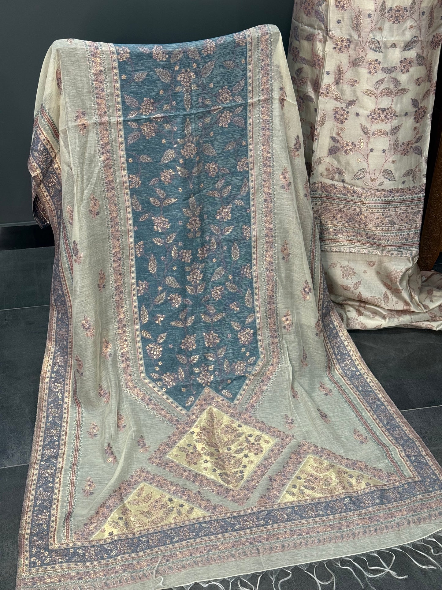 REGAL LOOM